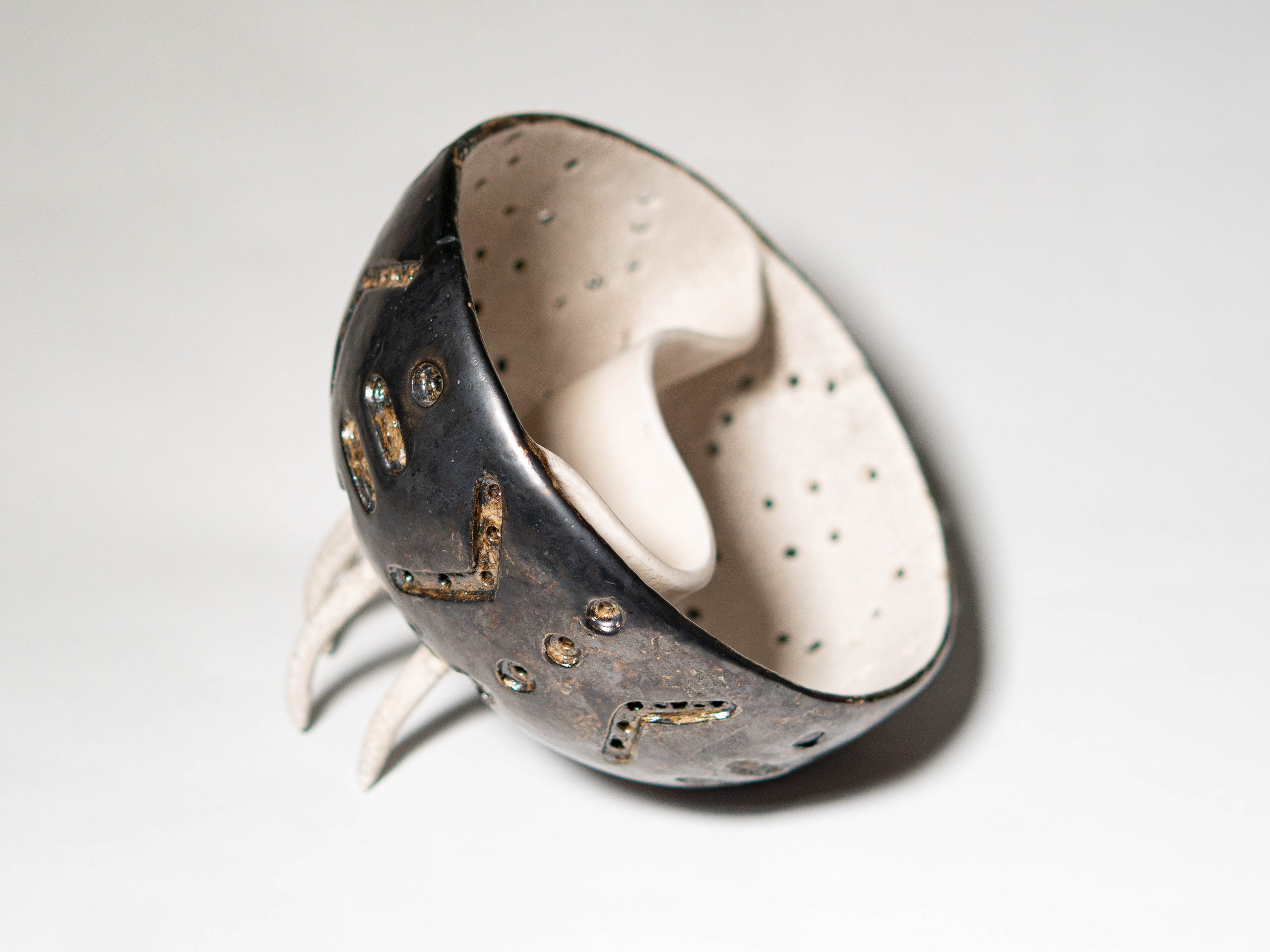 Ковчег. 2025. Шамот, глазури. 24*25*23 см