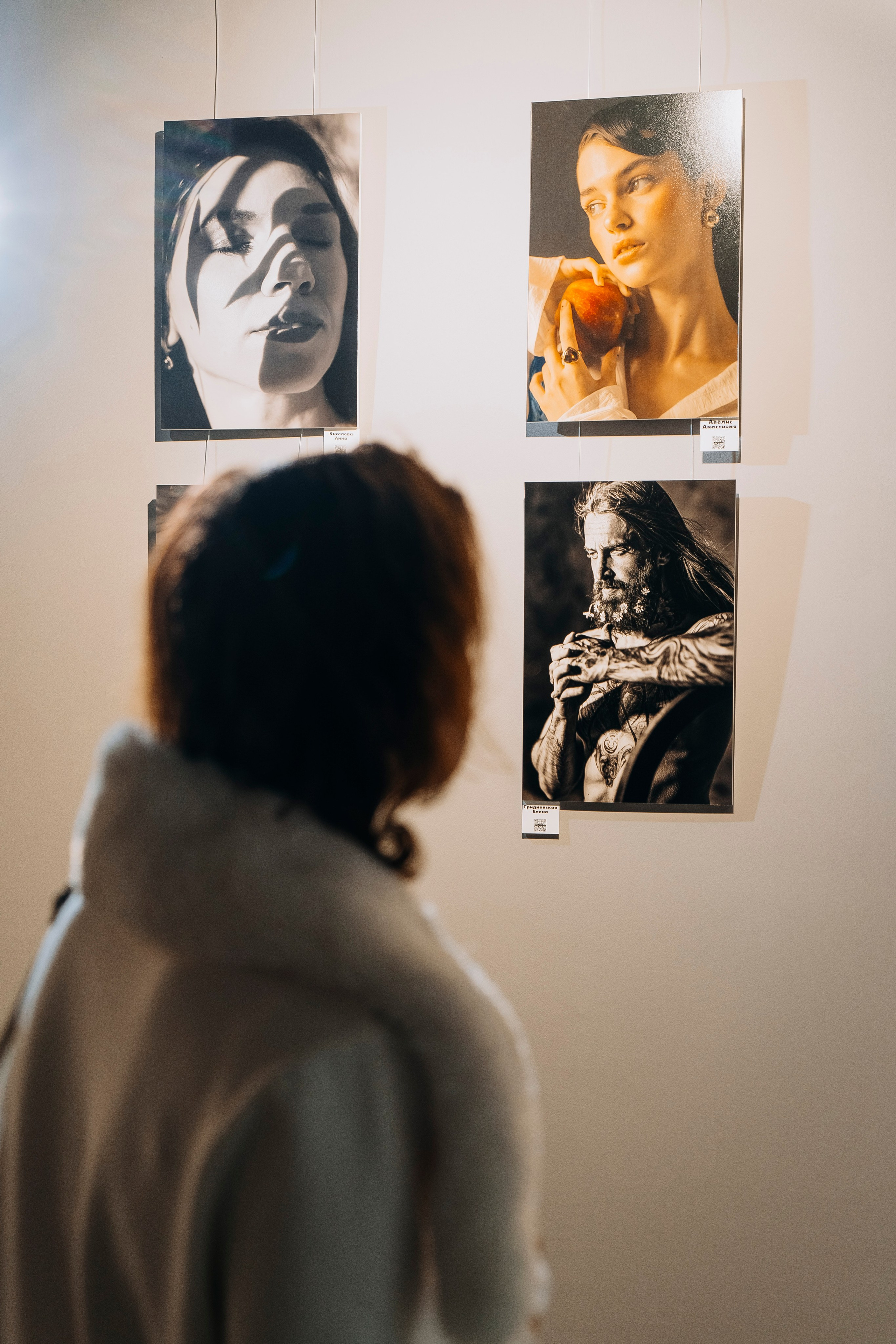 Вернисаж фотовыставки MFamilia «Гармония различий». Организация фотовыставок в Петербурге и Москве, MFamilia (МФамилия)