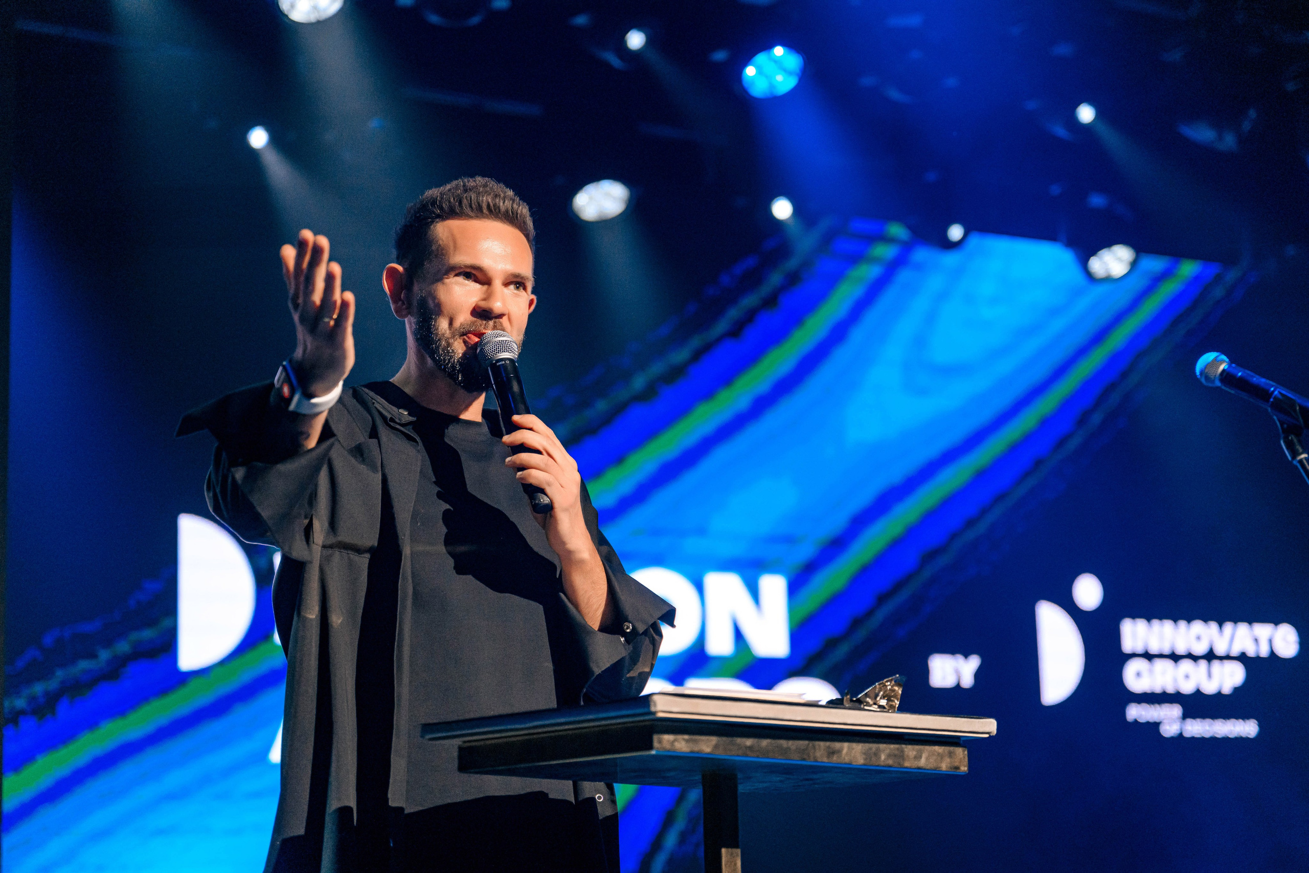 INNOVATE GROUP. Максим Комаров — Профессиональный фотограф