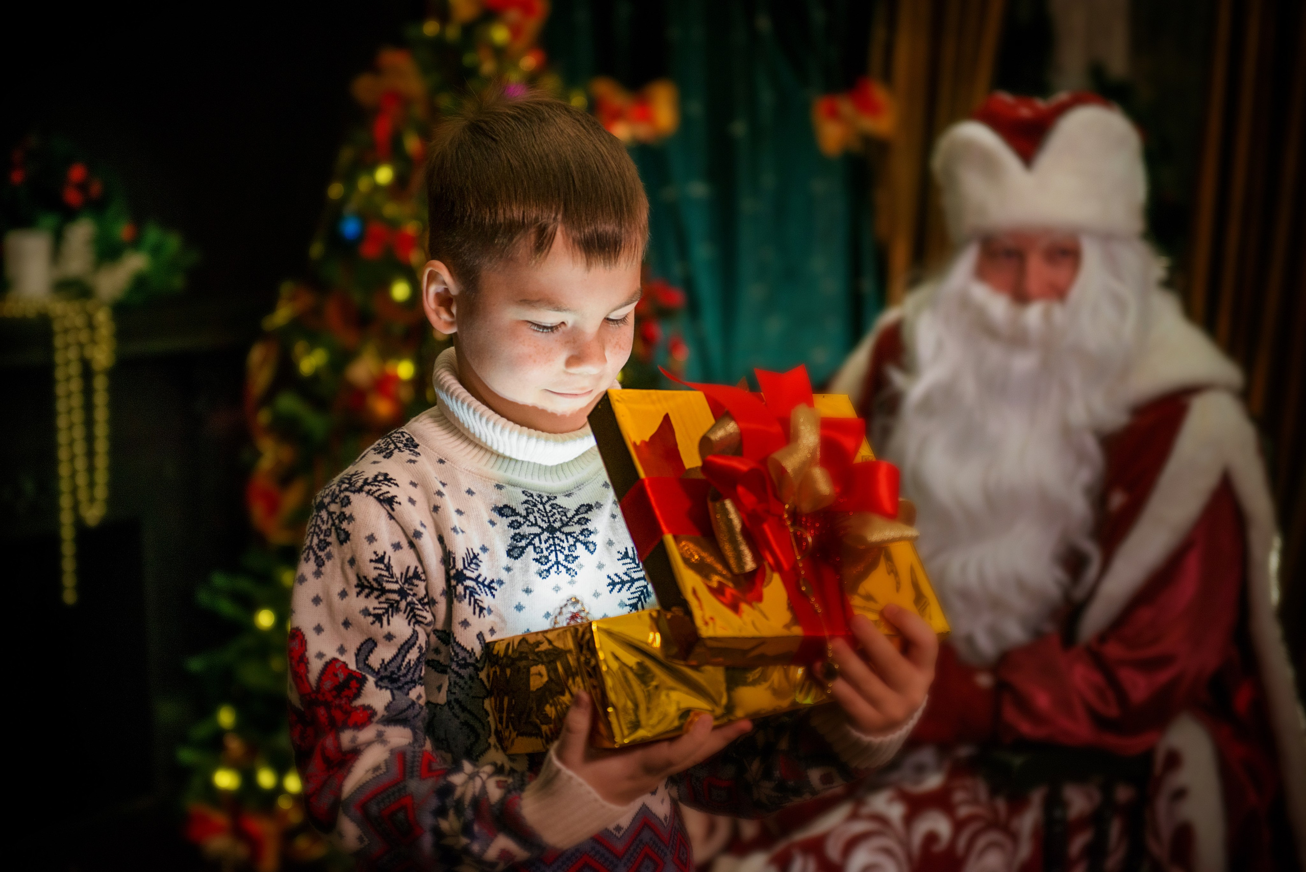 Встреча с Дедом Морозом (ежегодный). Татьяна Гойда портретный и семейный фотограф Ленск. Выпускные альбомы