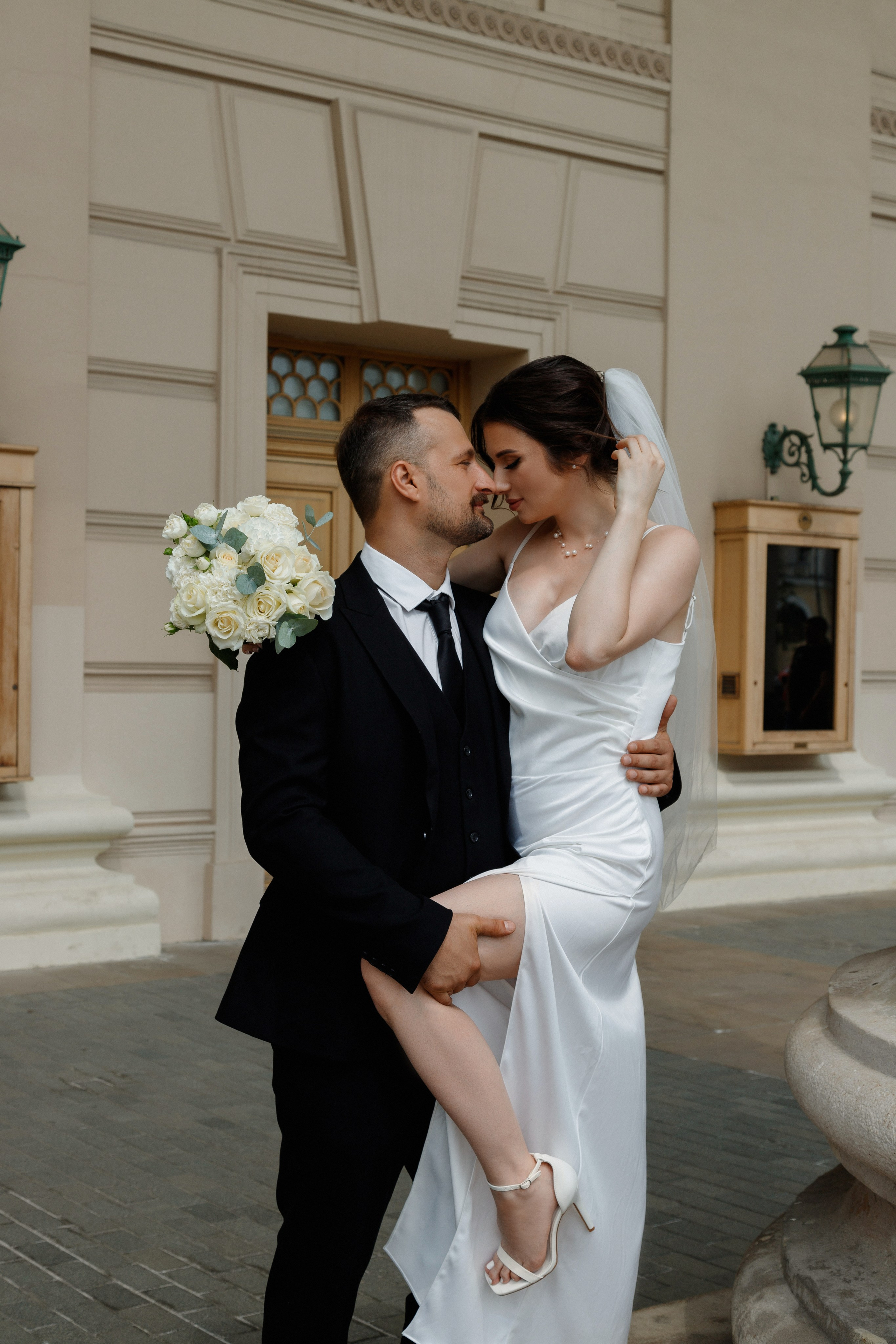 Свадебная фотосессия около Большого Театра. Фотограф Александра Сыщенко