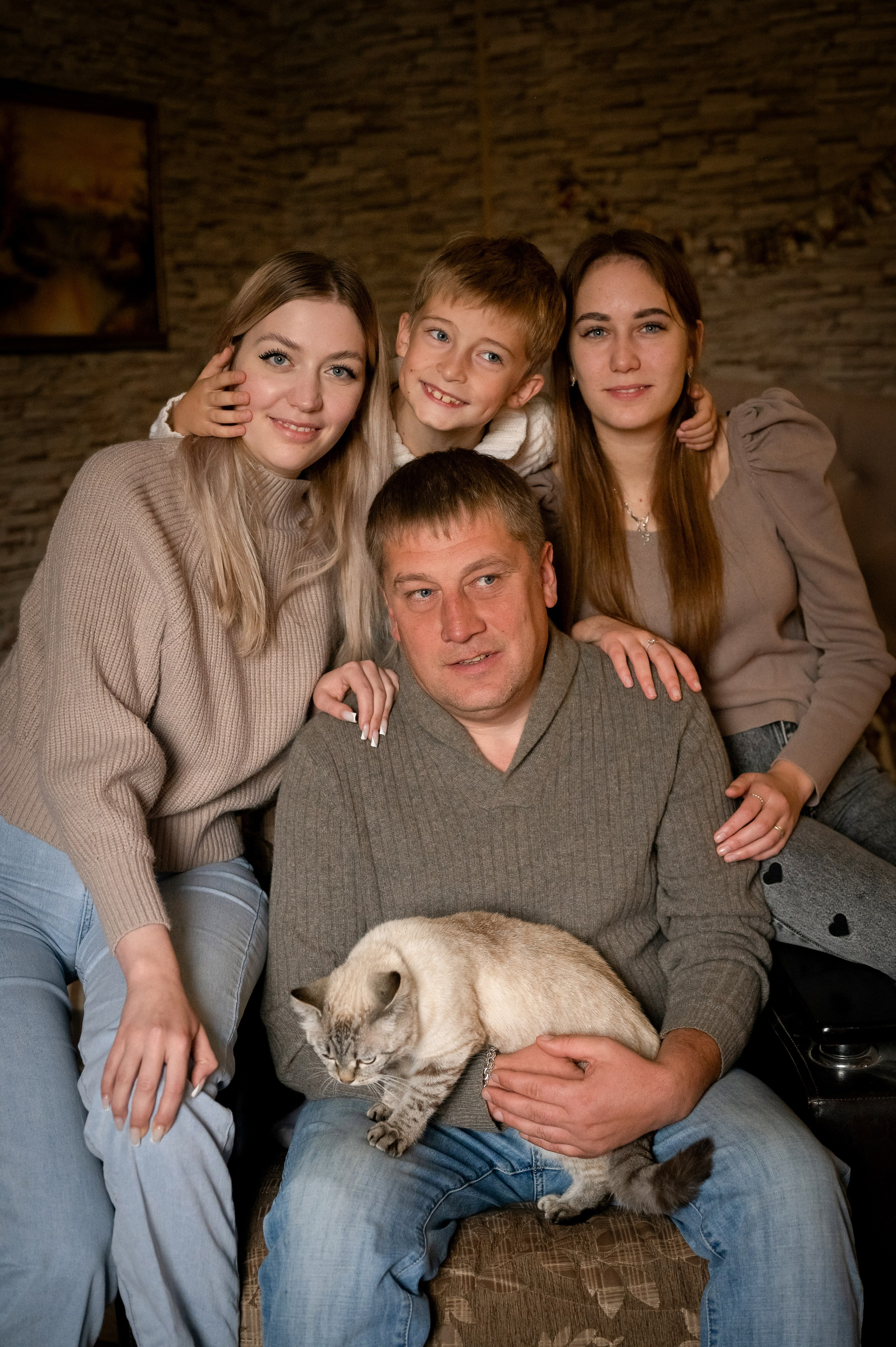 Родители с новорожденным малышом. Фотограф новорождённых, семейный, школьный в городе Калуге Евгения