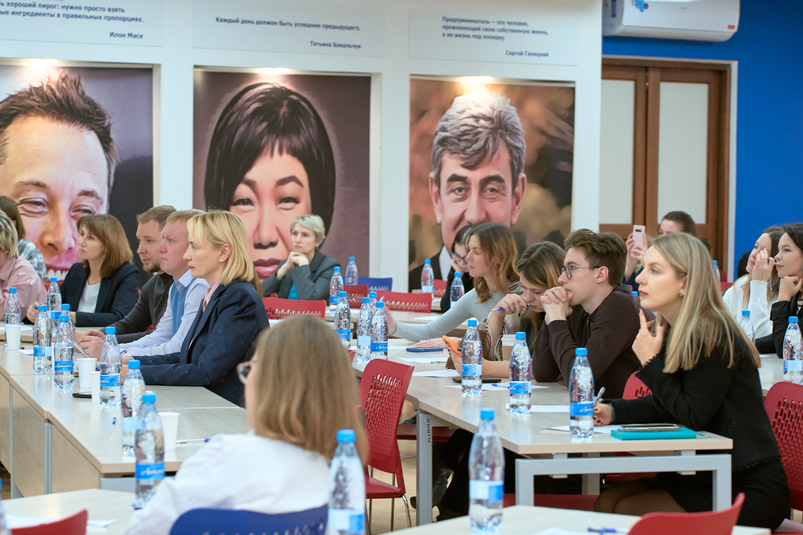 Репортажный фотограф в  тюмени недорого