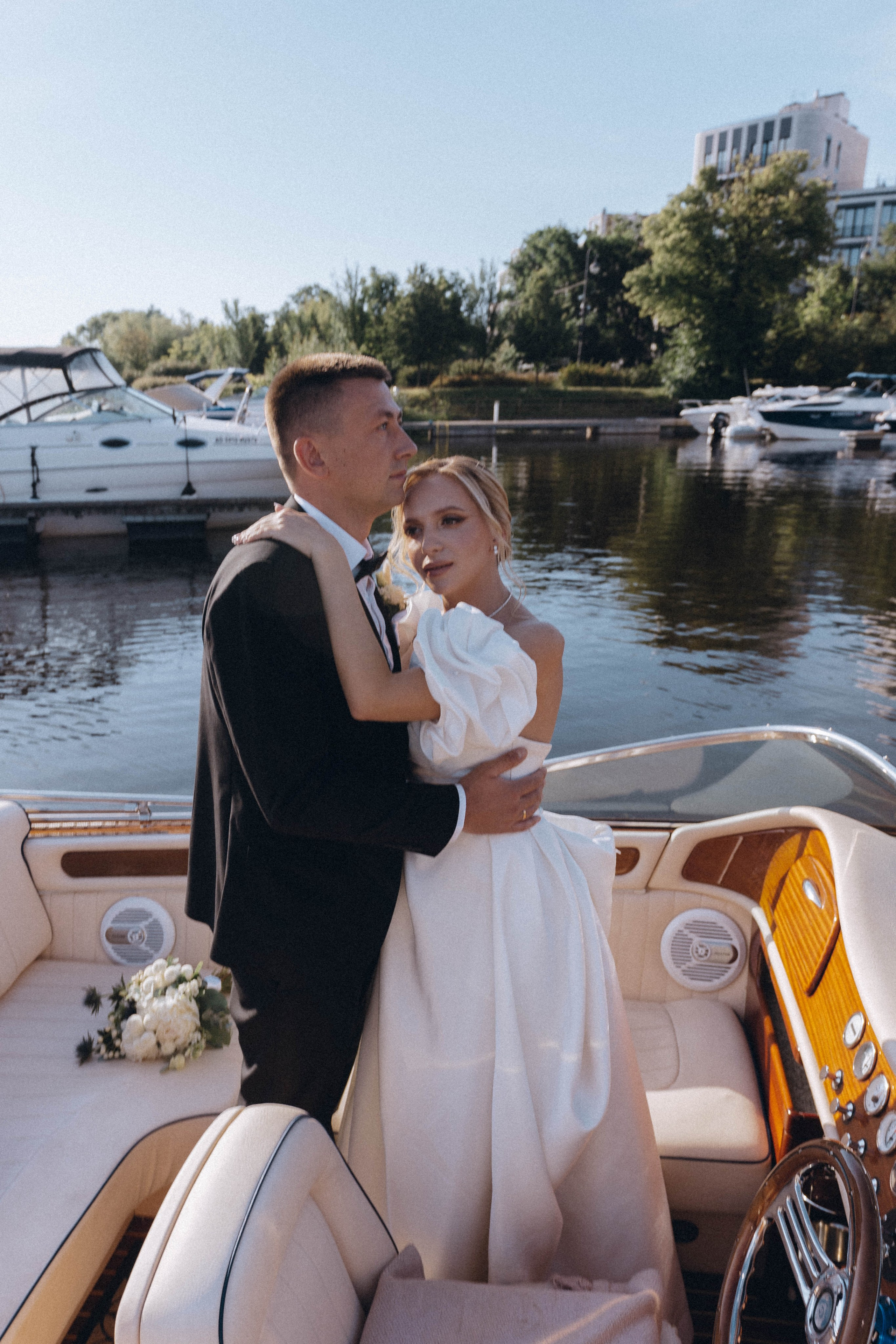 СВАДЕНБНАЯ СЬЕМКА НА КАТЕРЕ ПО КАНАЛАМ САНКТ-ПЕТЕРБУРГА И В АКВАТОРИИ НЕВЫ. Профессиональный фотограф, Санкт-Петербург — Виктория Богомолова