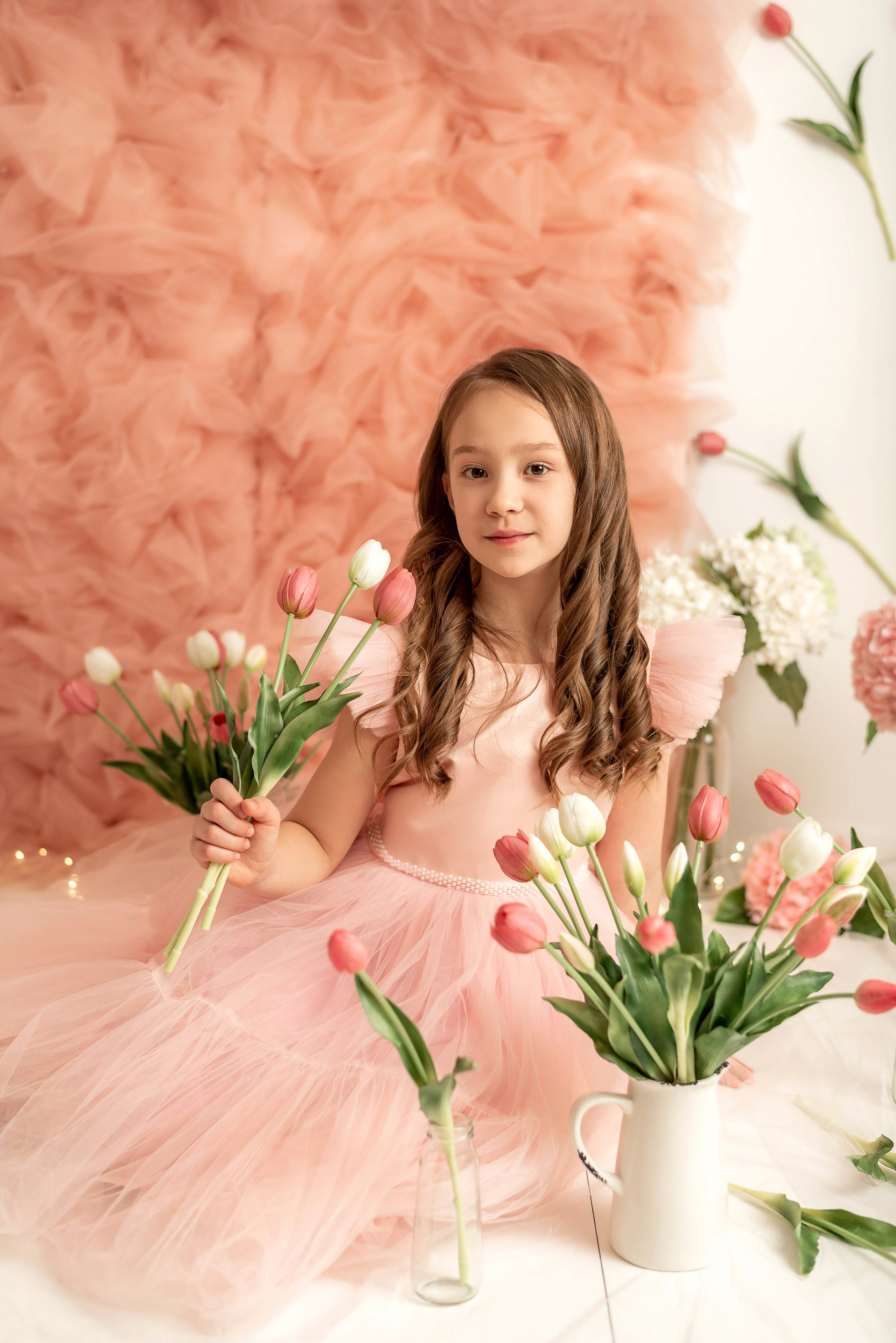 София и Есения — тюльпаны. Семейный и детский фотограф Наталья Горда