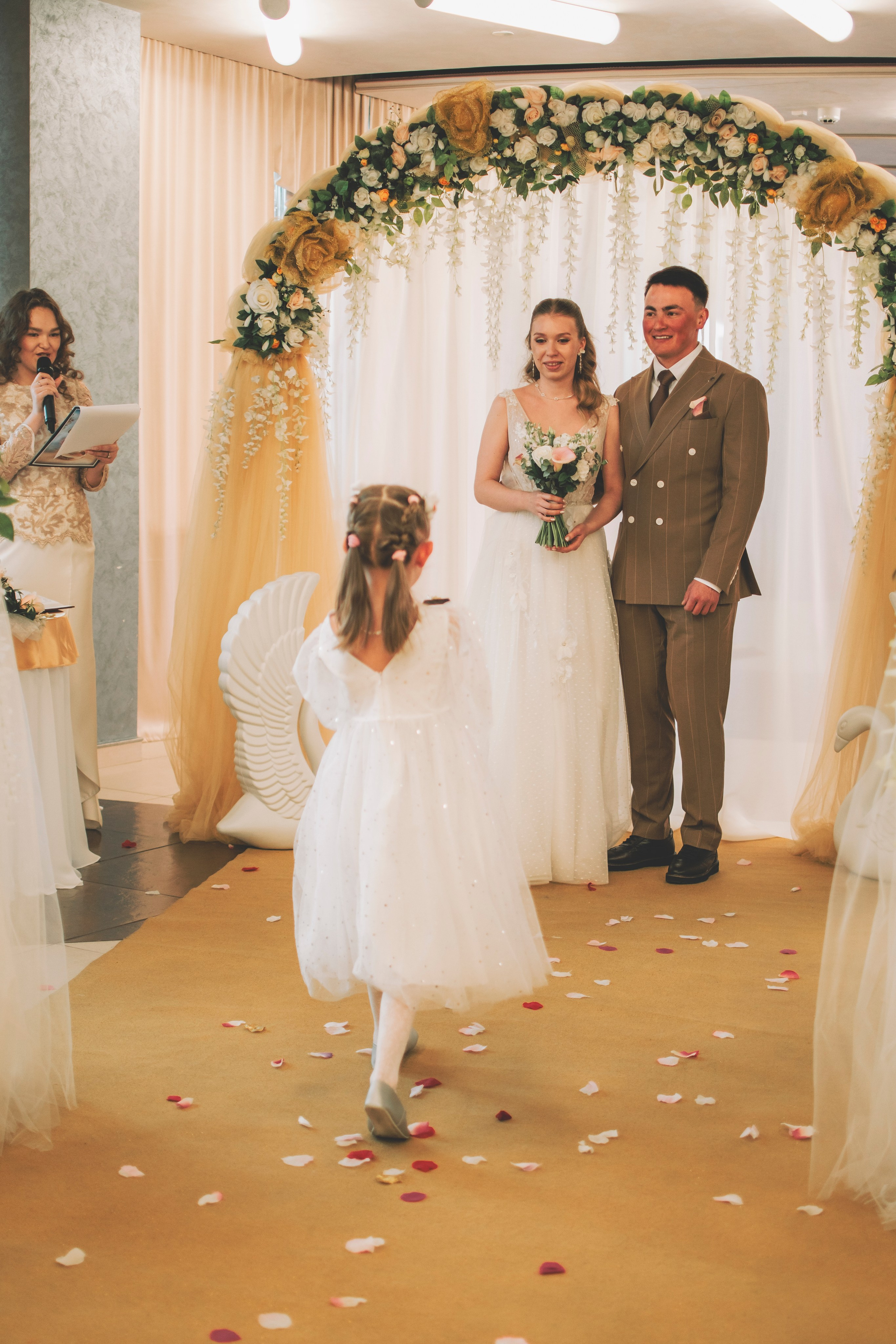 Альберт и Анастасия (Студийная фотосессия, роспись в ДК Нефтяник + фотосессия с гостями). Семейный и свадебный фотограф Губкинский и Ставрополь