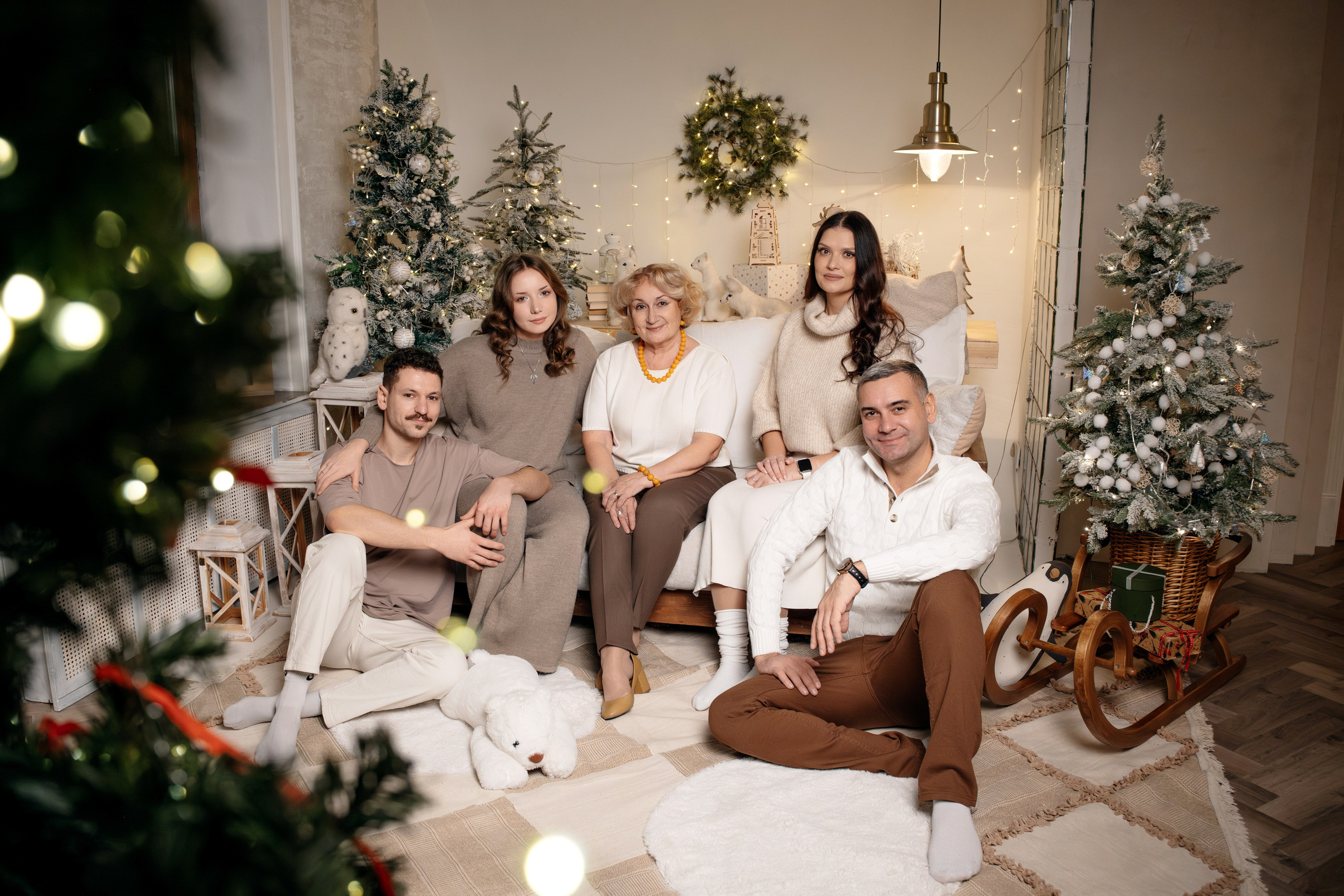 Фотограф для семейной съемки дома и на природе.