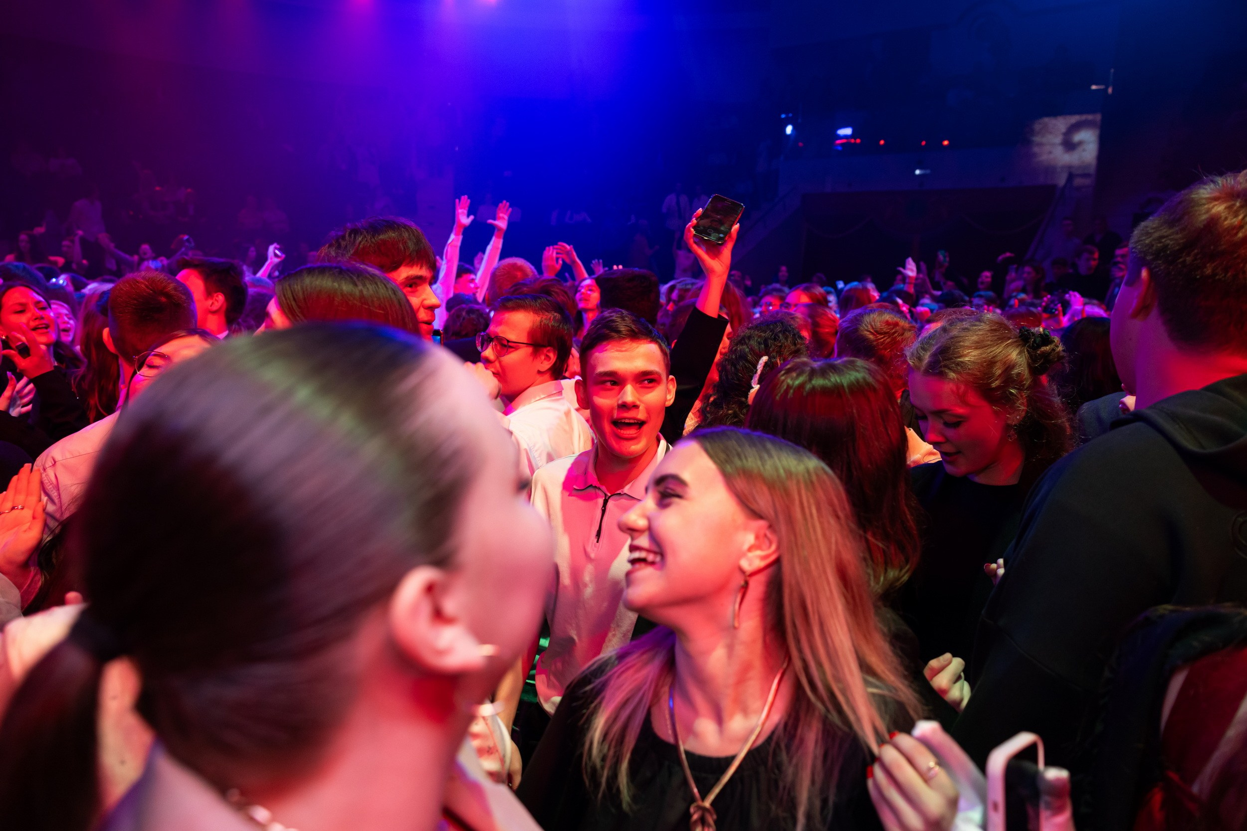 Городской бал выпускников (24 июня 2025). Репортажный фотограф Алексей Пирязев