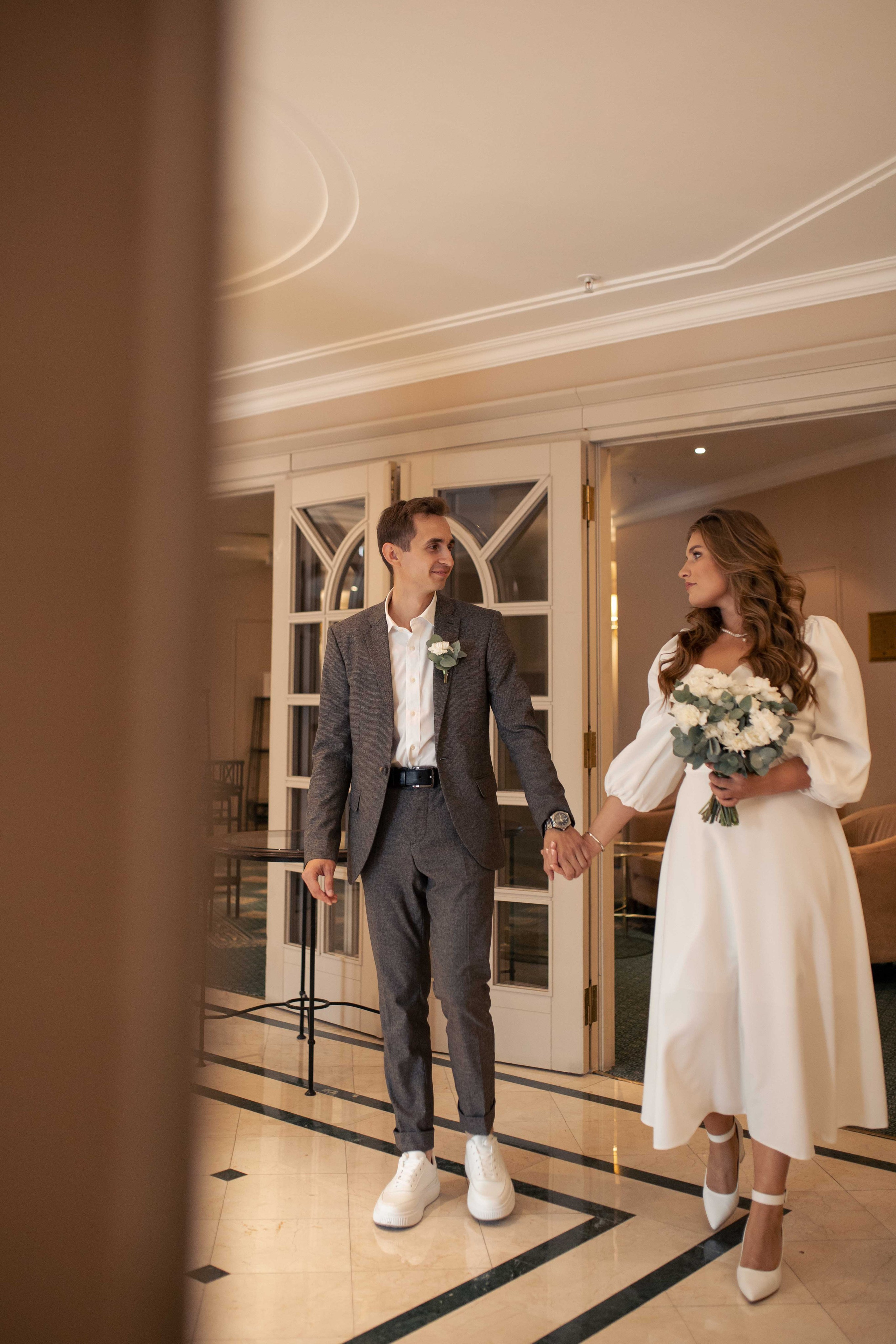 Свадебная фотосессия в Москве в отеле. Фотограф Валерия Горбунова Подольск Бутово Видное Щербинка