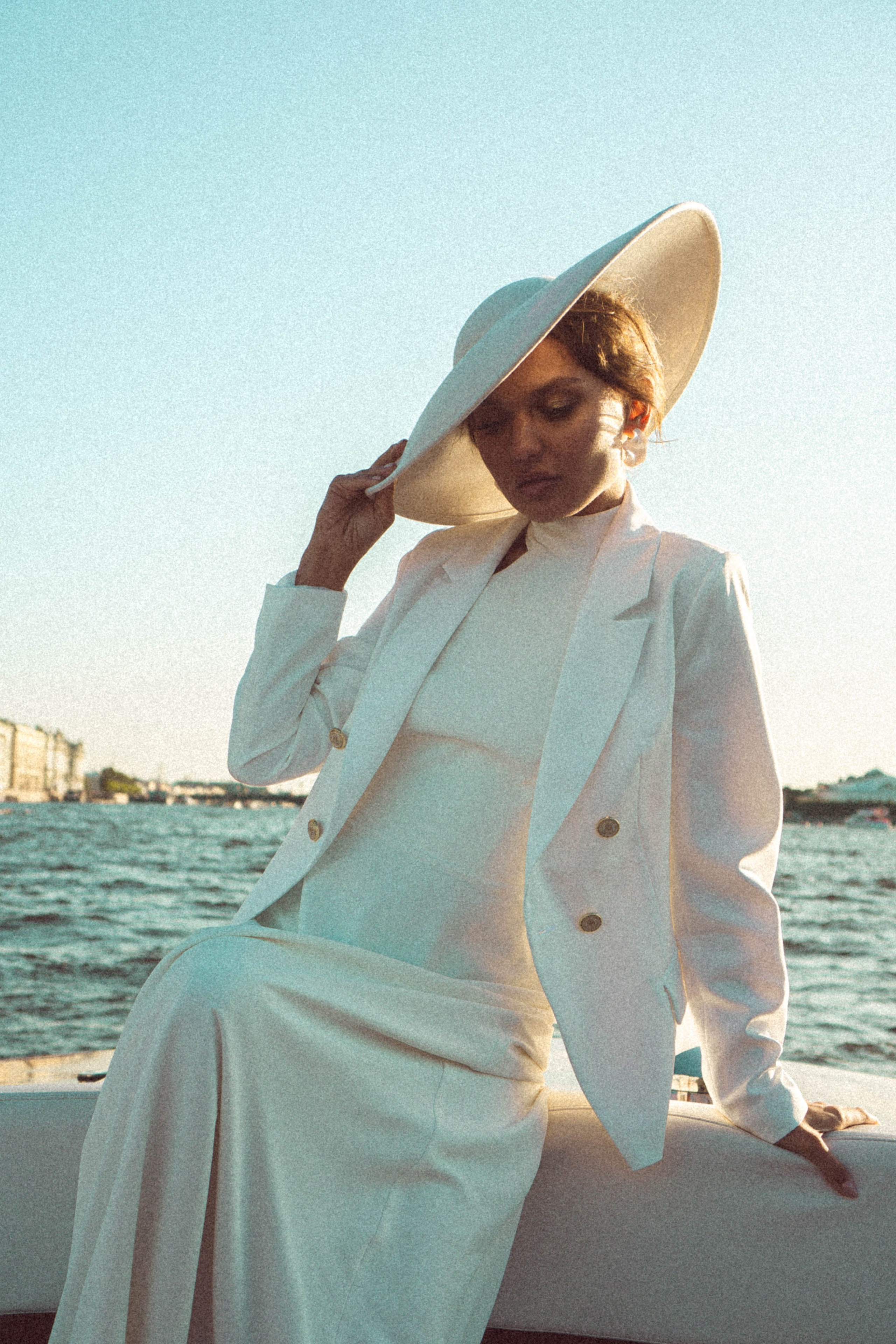 СВАДЕНБНАЯ СЬЕМКА НА КАТЕРЕ ПО КАНАЛАМ САНКТ-ПЕТЕРБУРГА И В АКВАТОРИИ НЕВЫ. Профессиональный фотограф, Санкт-Петербург — Виктория Богомолова