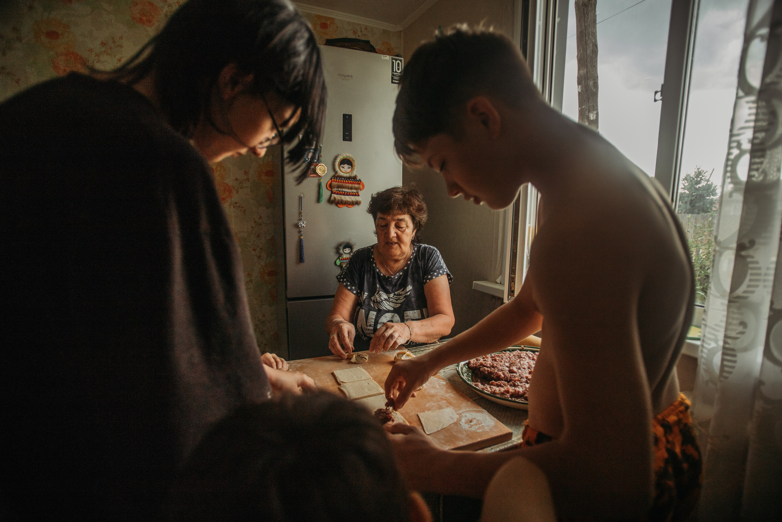 Домашняя фотосессия моей семьи. Венера Гайн. Репортажный фотограф  Тюмень. Обучение фотографии с 0