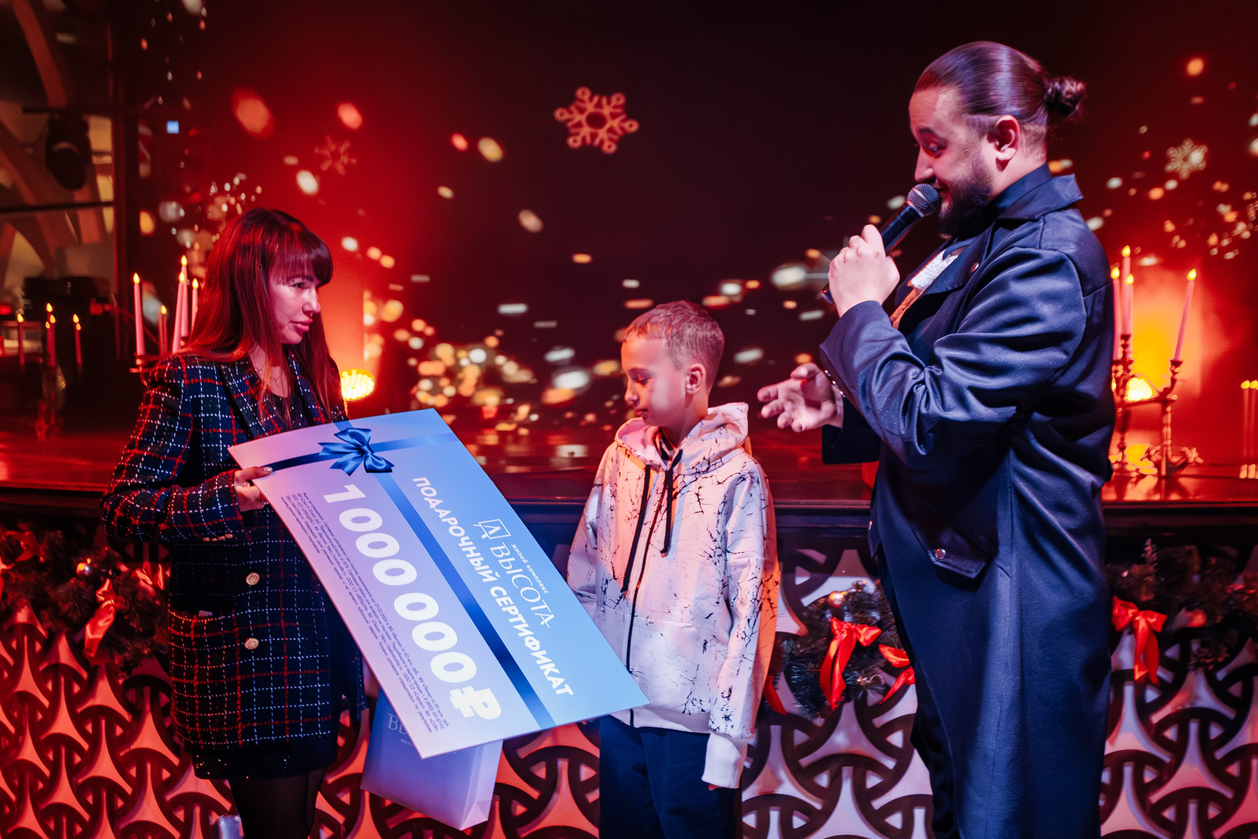 Новогодняя шоу-программа «MAGIC TIME» в PTIZZA BAR_Ялта_31.12.2025. Аминов Руслан | Фотограф