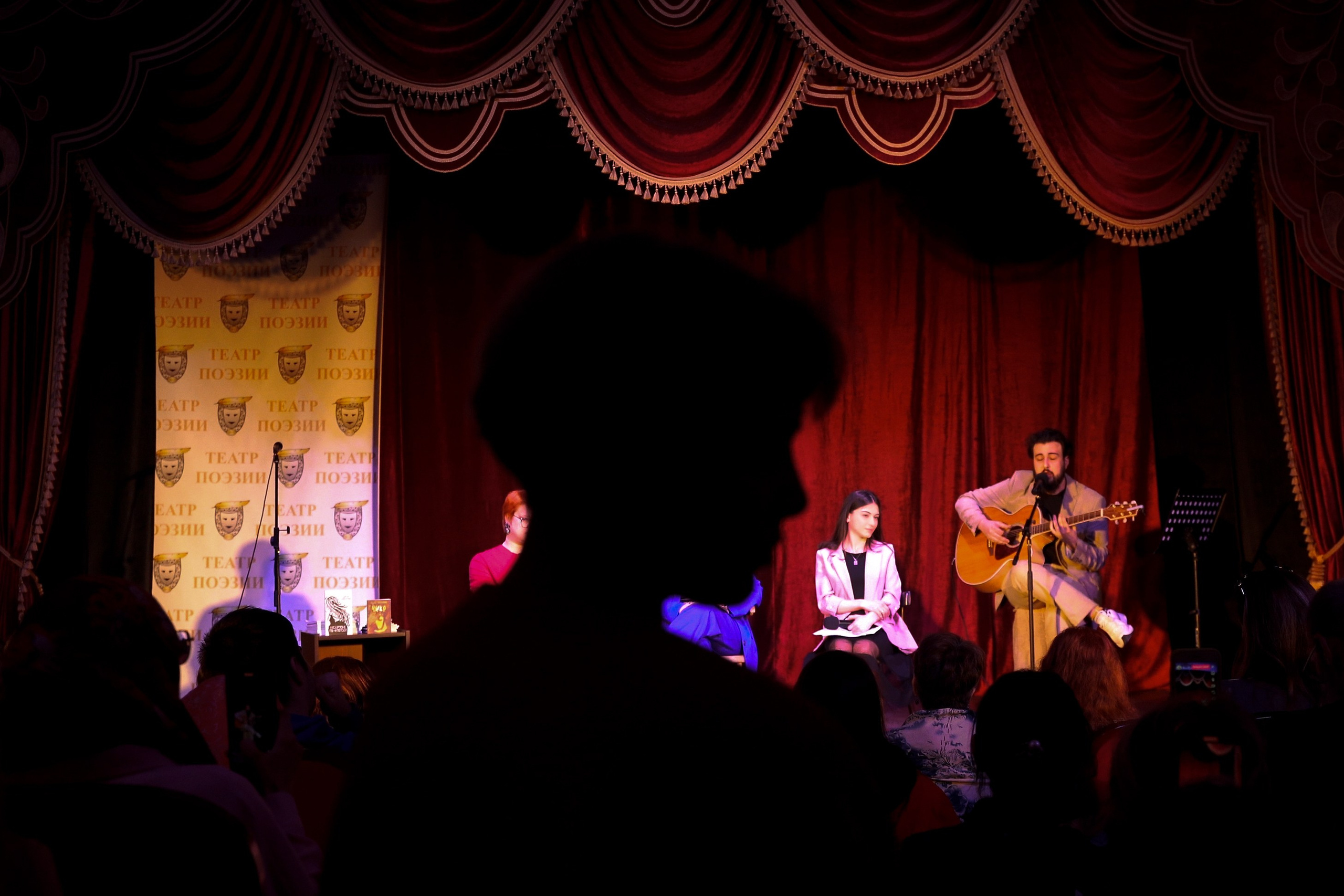 Поэтический вечер. Амина Абасова — индивидуальный фотограф в Махачкале, Дагестан