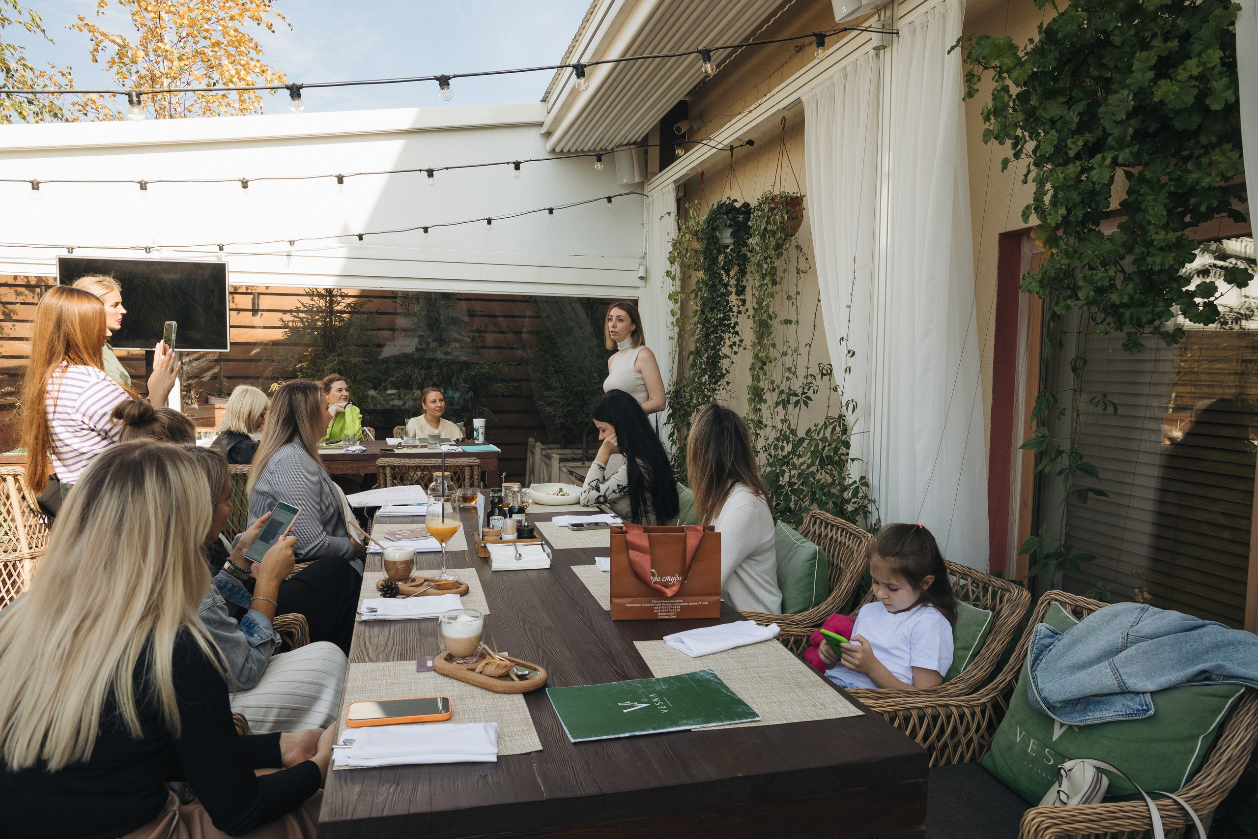 Ресторан Vesna Новая Рига, встреча клуба. Портретный фотограф в Москве и МО Зимина Татьяна