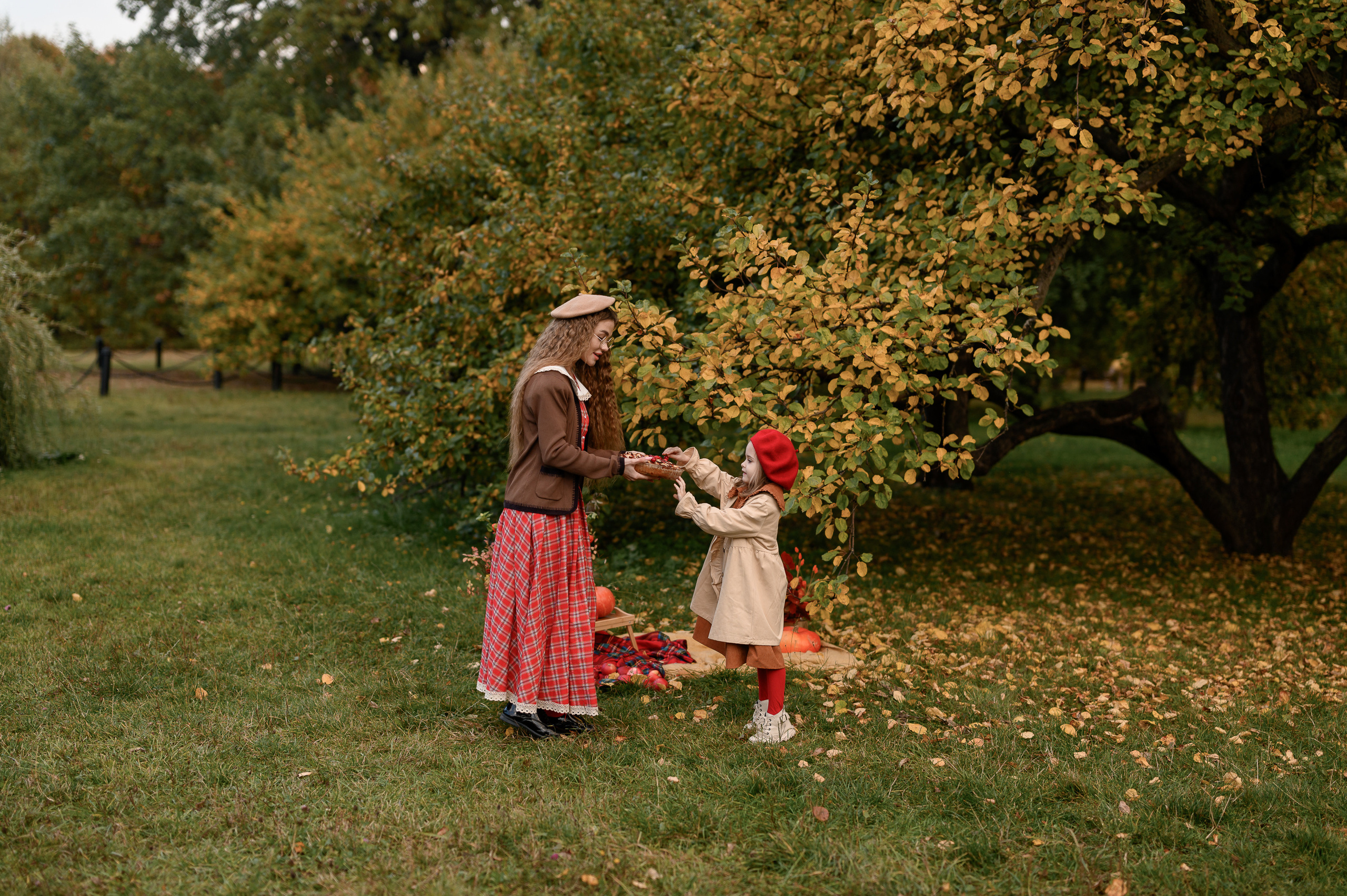Фотосессия мама и дочка в парке. Semerlina.ru