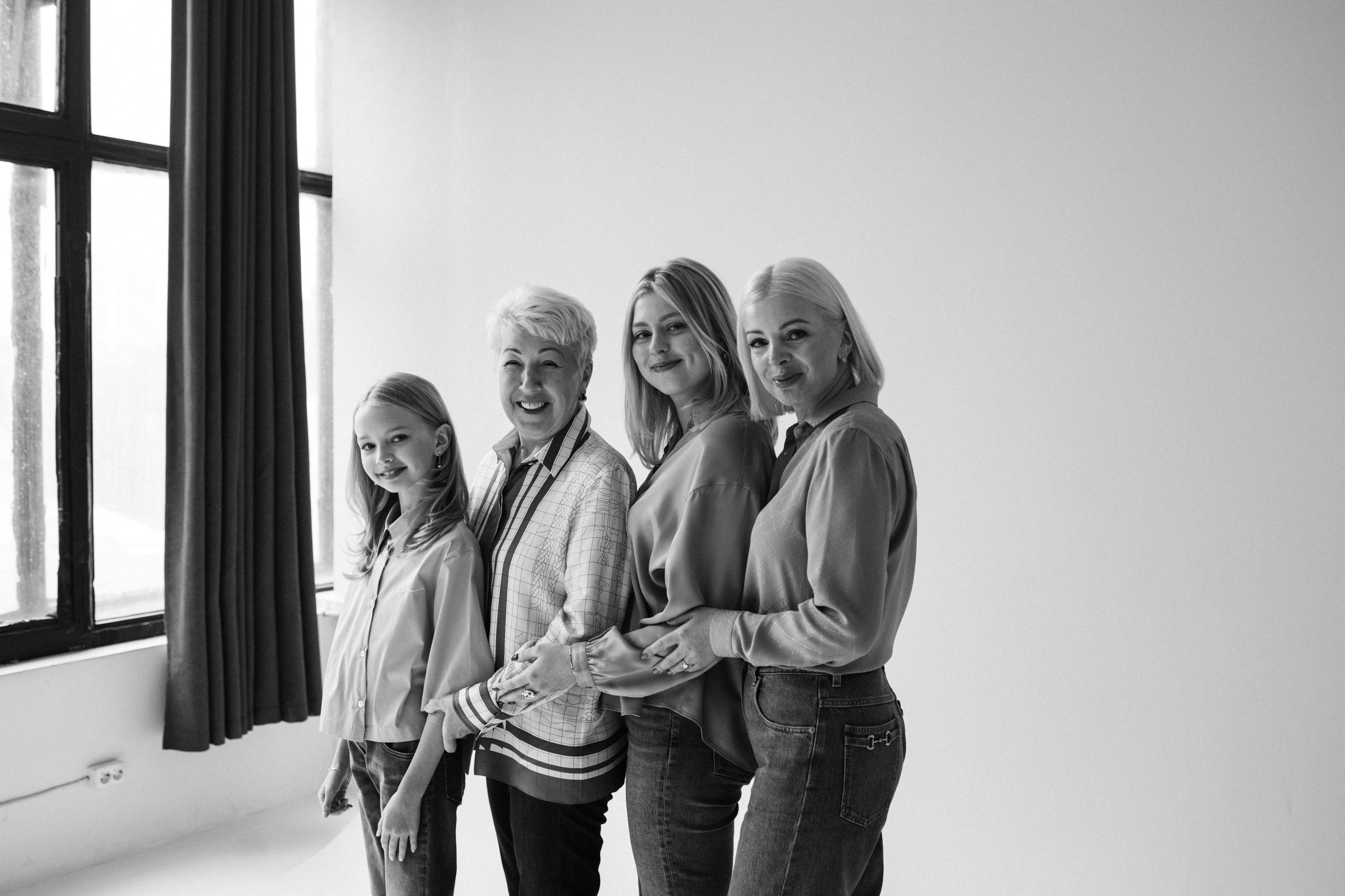 Семейная фотосессия Москва, семейный фотограф в Москве, семейная фотосессия, детский фотограф, семейная фотосессия в студии, фотосессия поколения, поколение, фотосессия всей семьи