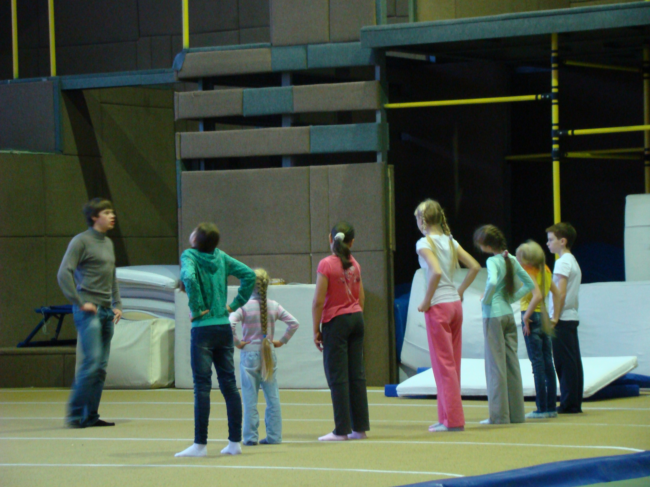 Катя ДР 12 лет Дома + Спортекс 04.12.2011. Семейный, Свадебный фотограф СПБ Питер— Романова Екатерина