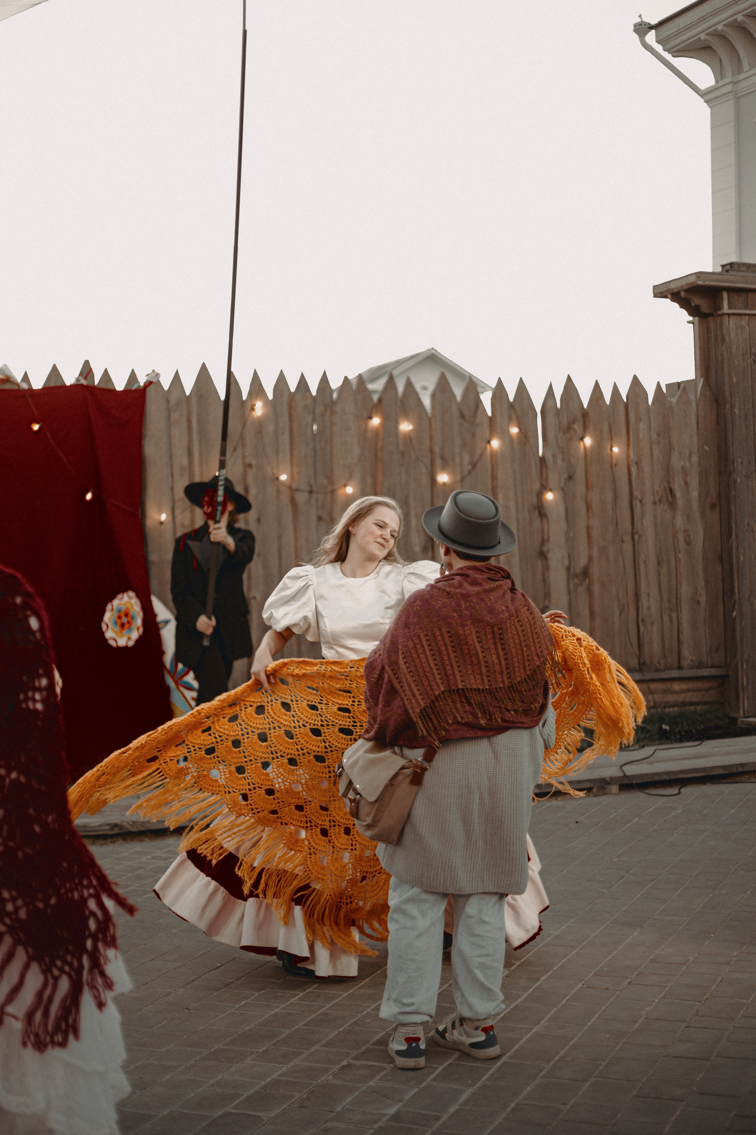 Спектакль «Куриное кабаре» от Свободного молодежного театра | Тобольск. Арт-фотограф Крис Л. в Тобольске: портрет, семейные, свадьбы