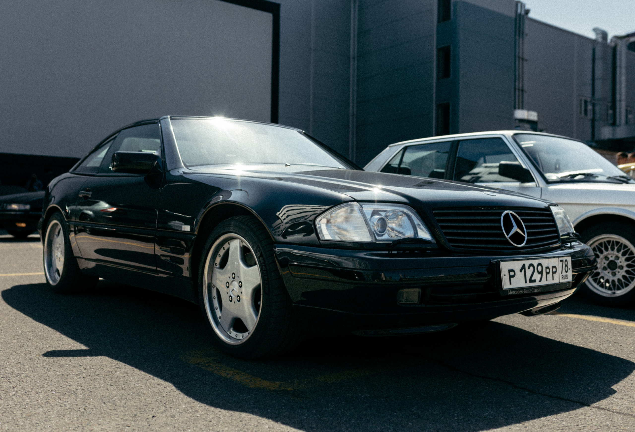 CARS and COFFE. Happiness is in the moments