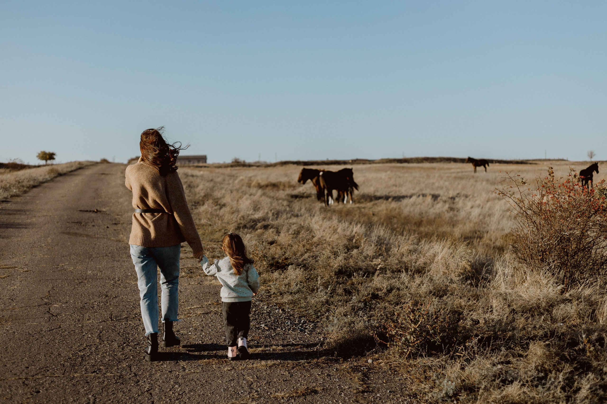 Юля и Ева с лошадьми. Семейный фотограф Наталия Демченко, Краснодар