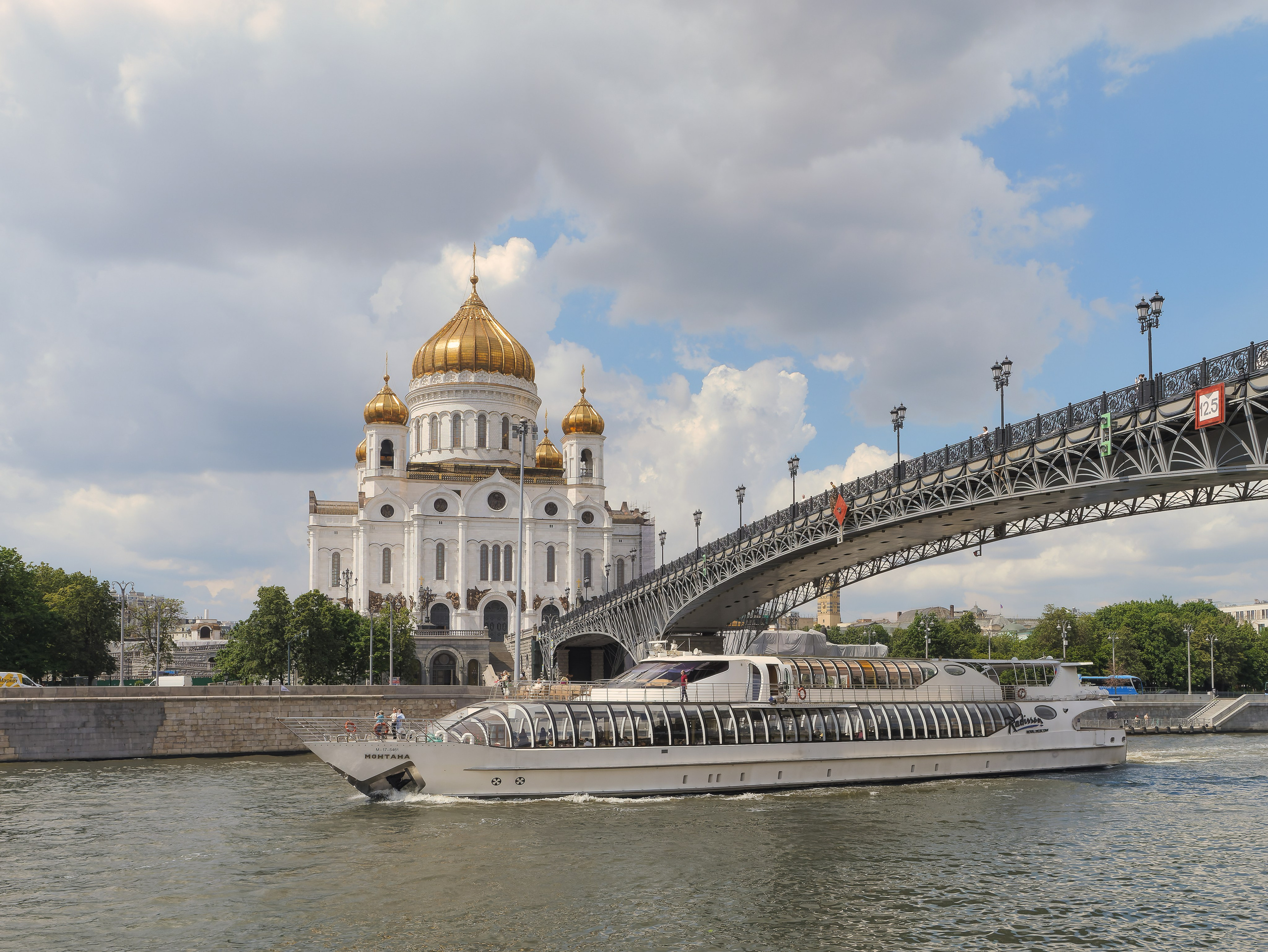 Картинки с острова между Берсеневской и Якиманской набережными Москвы-реки. Фотограф Никифоров-Гордеев Сергей. Москва и МО