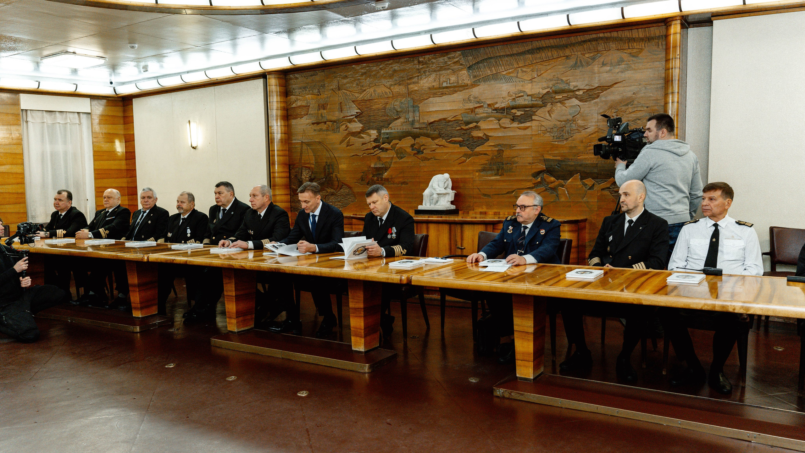 Презентация книги на Ледоколе Ленин (Росатом). Туманов Кирилл Фото, видео и аэросъемка в Мурманской области