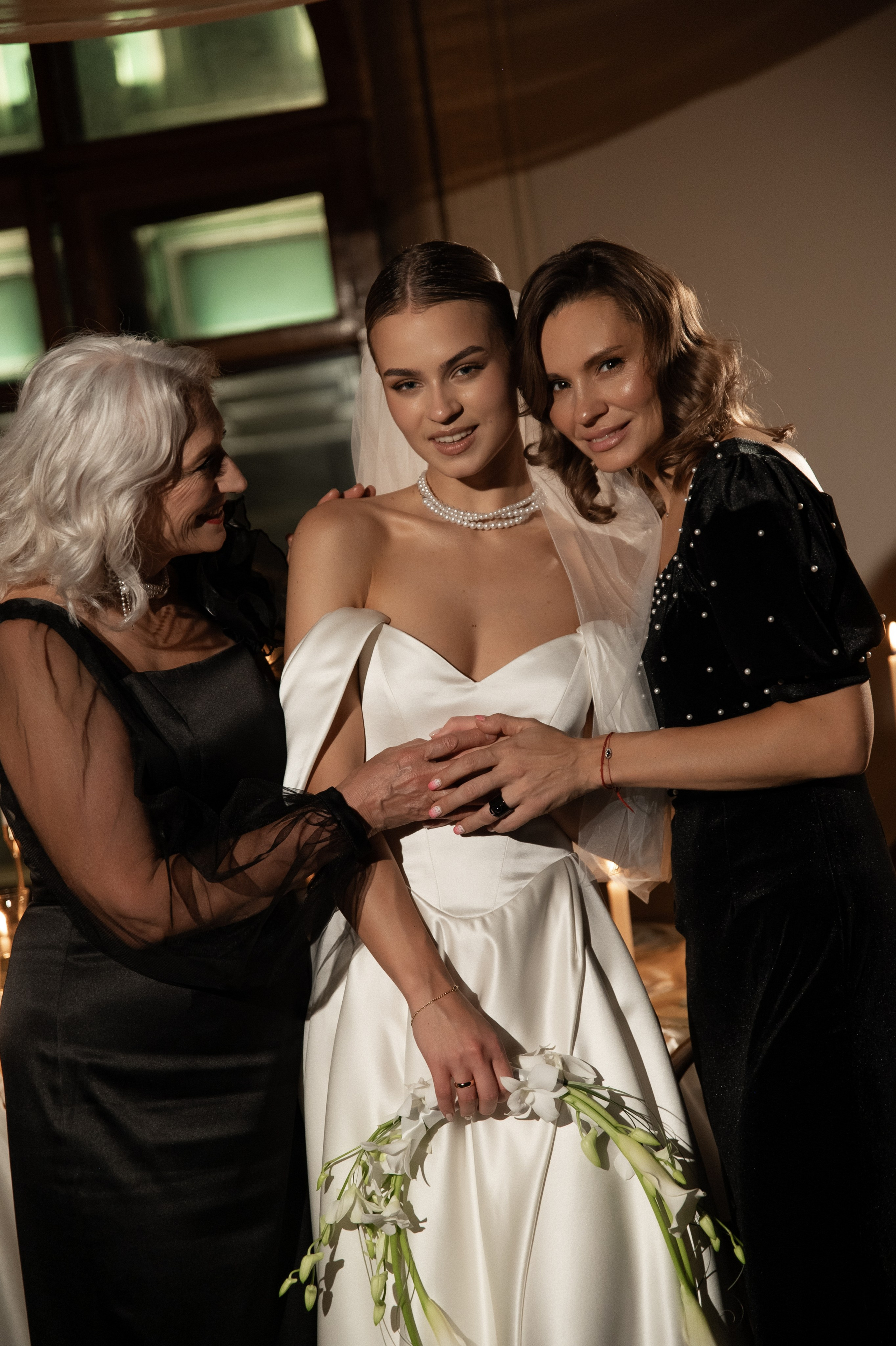 Камерный свадебный ужин при свечах в старинном особняке в фотостудии 21. Kult. Ярослава Ерина — свадебный фотограф в Москве