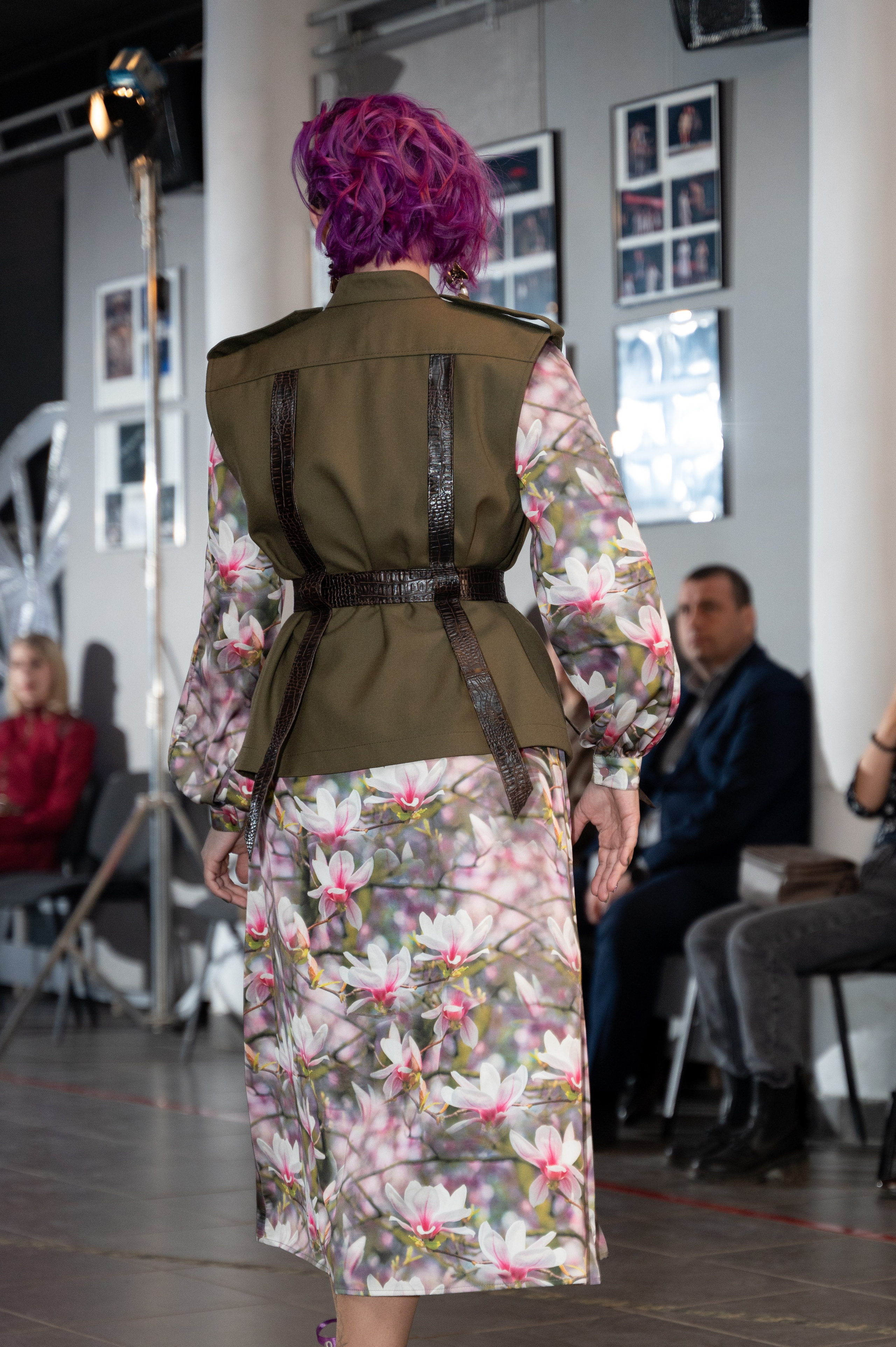 Закрытый показ милитари «Своя трансформация» дизайнера Юлии Бойченко | 24.04.2025. Фотограф в Омске Елизавета Кириллова