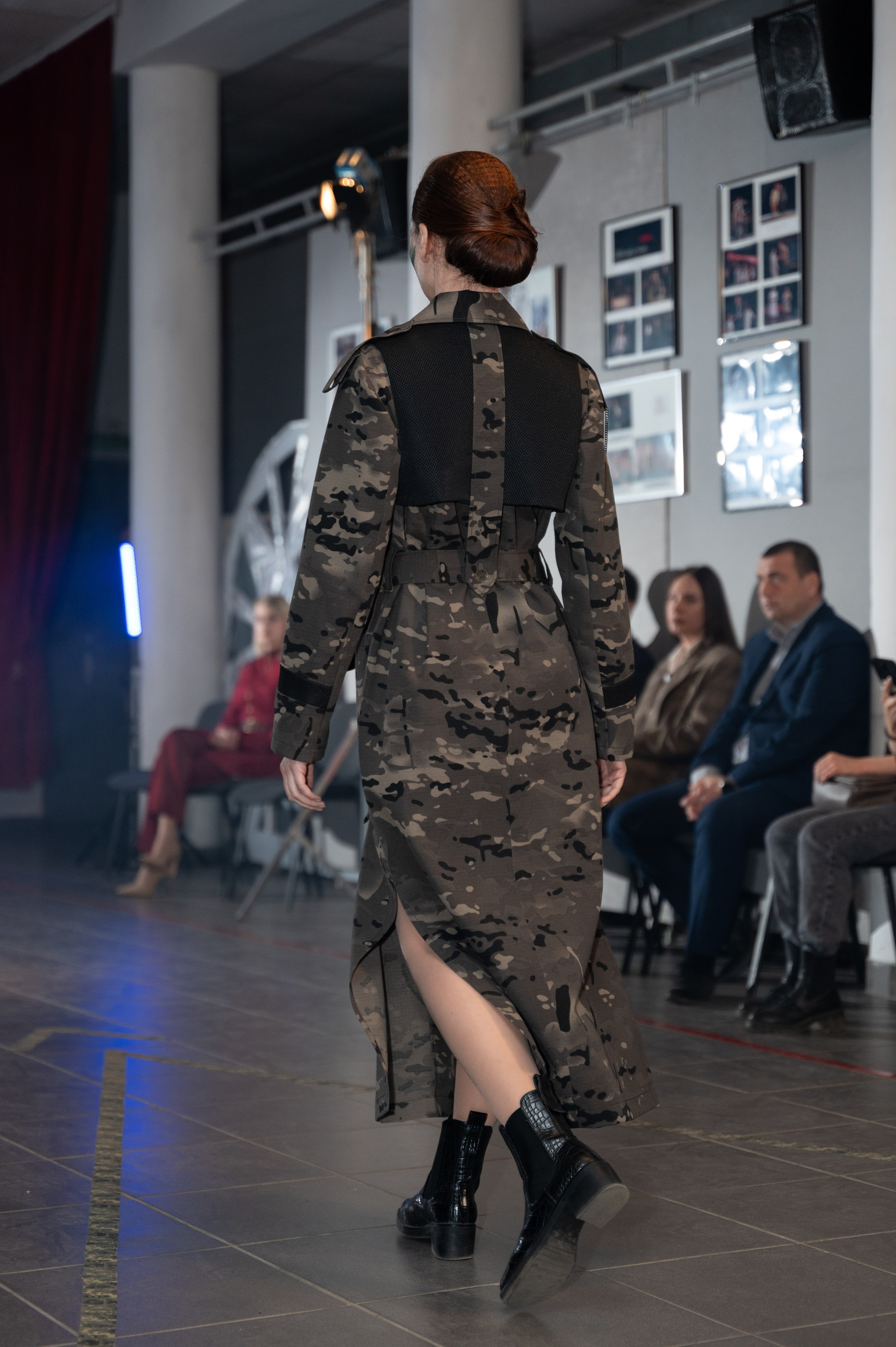 Закрытый показ милитари «Своя трансформация» дизайнера Юлии Бойченко | 24.04.2025. Фотограф в Омске Елизавета Кириллова