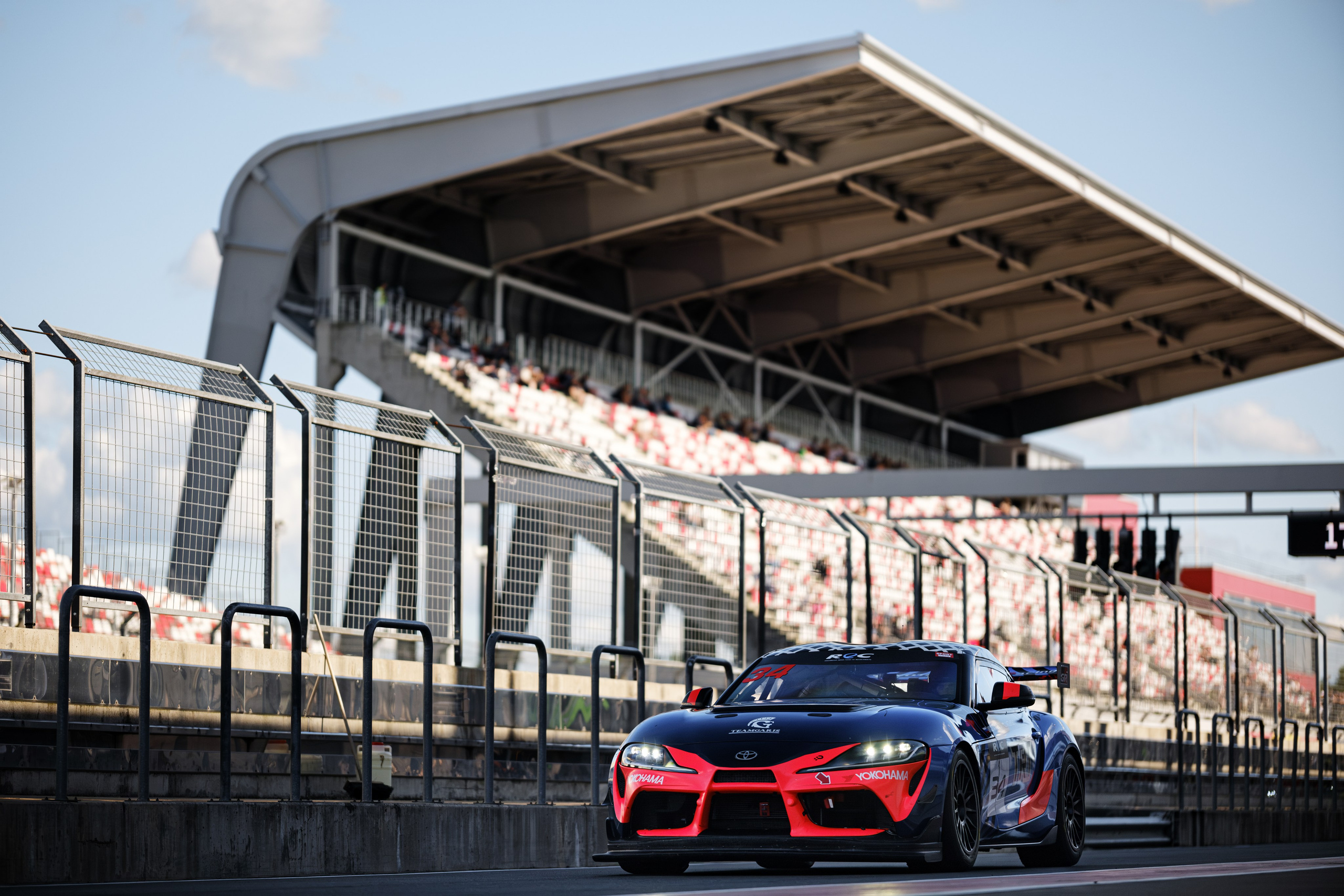 Российская серия гонок на выносливость. Авто и мотоспорт — фотограф Антон Медведев iCoguar