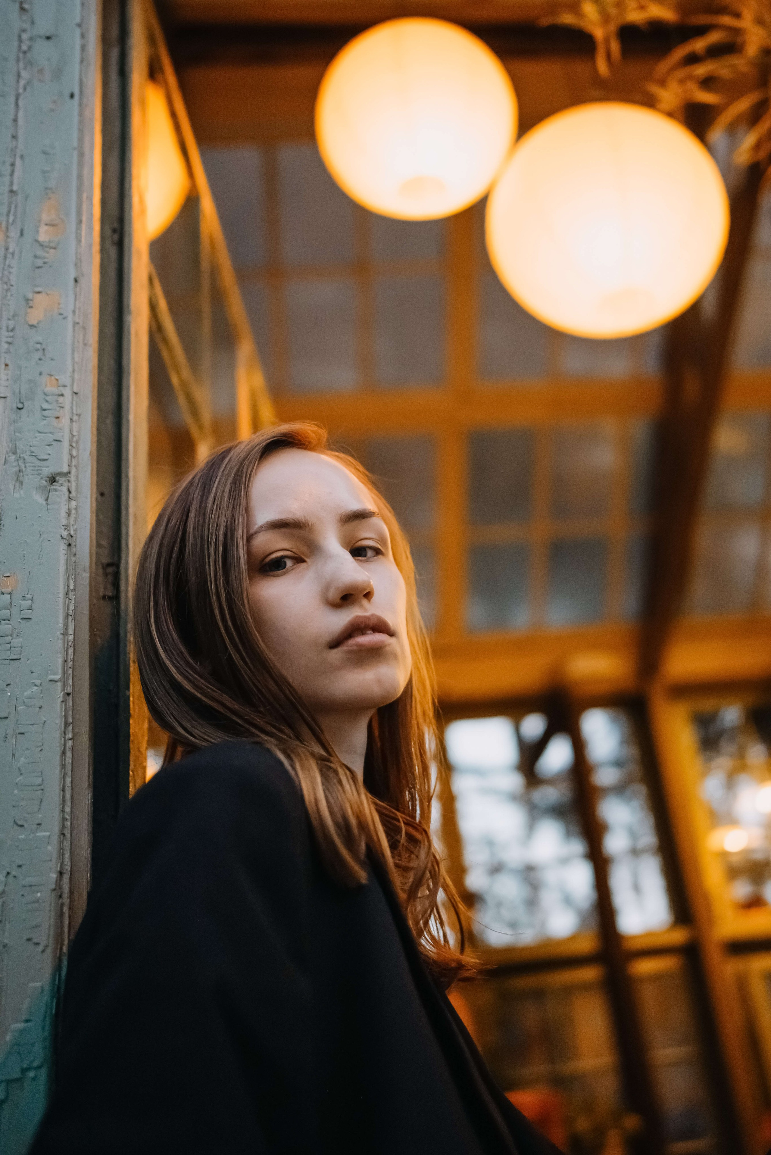 Контентная съемка художницы в городе. Портретный и свадебный фотограф в Тбилиси • xeniqo