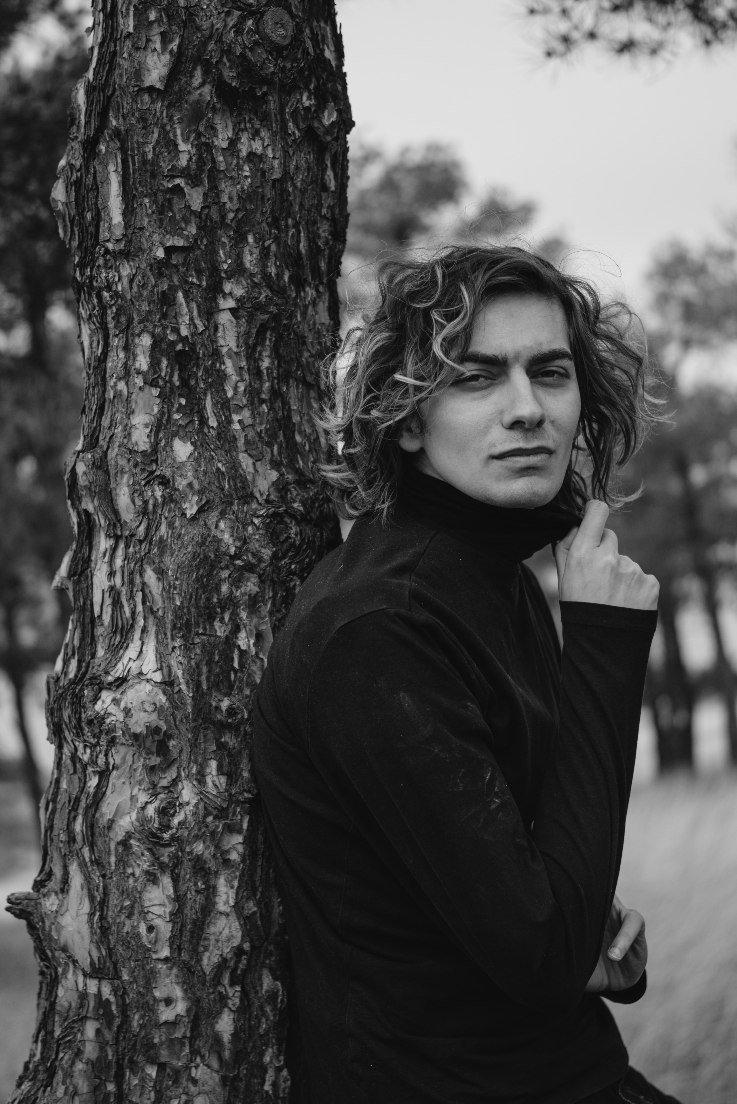 Мужская портретная фотосессия на природе. Портретный и свадебный фотограф в Тбилиси • xeniqo