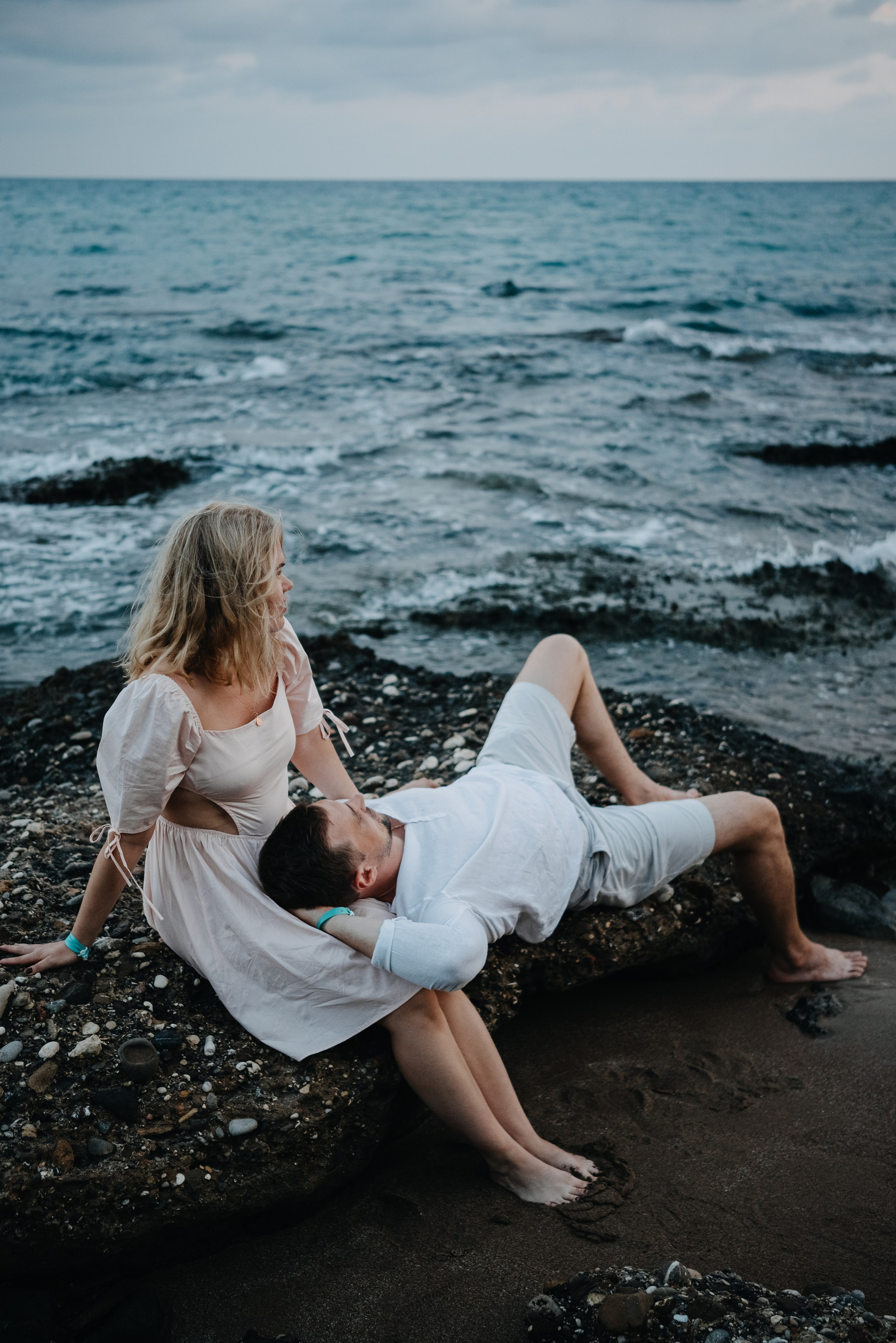 Съемка пары на море. Портретный и свадебный фотограф в Тбилиси • xeniqo