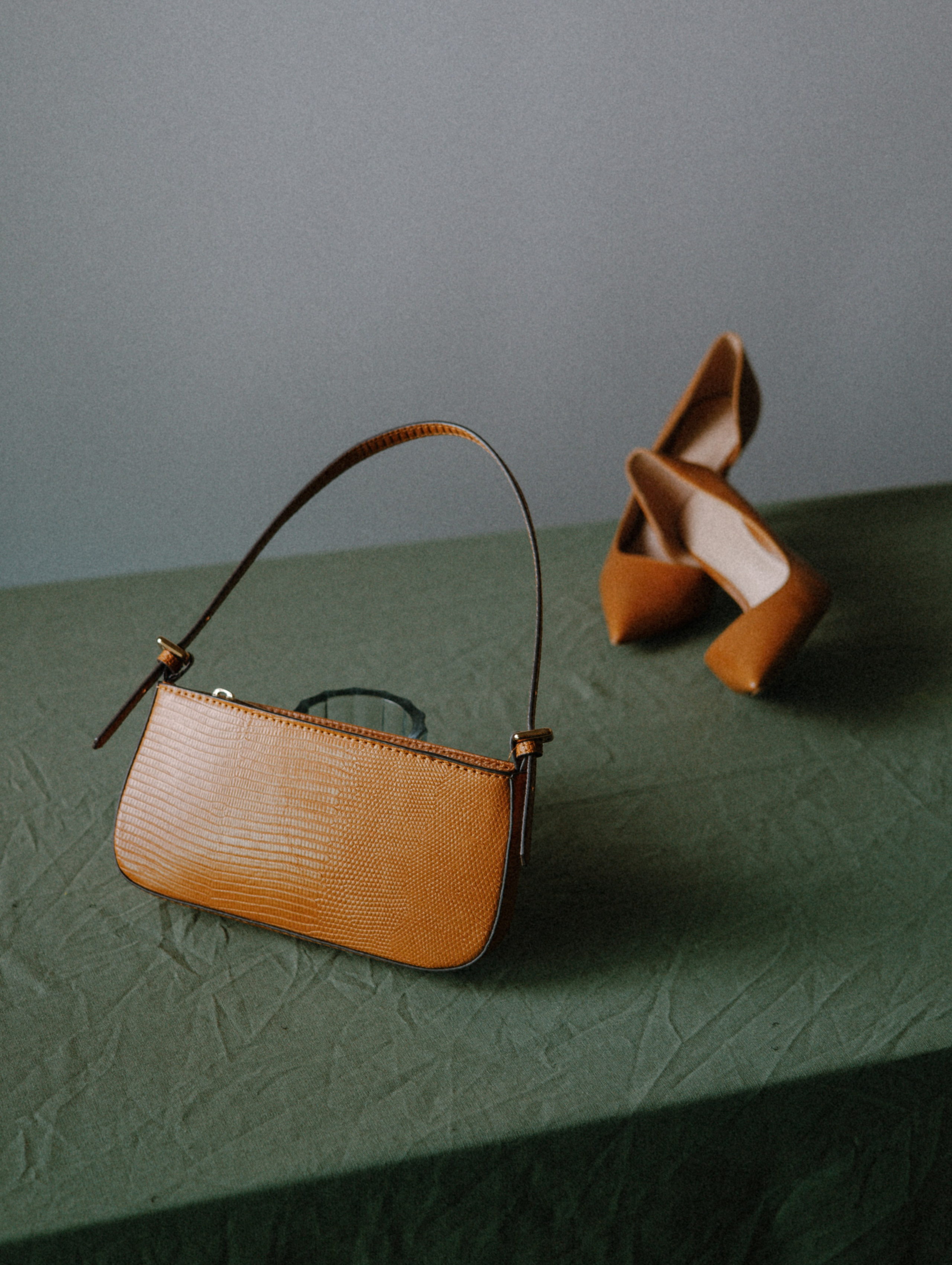 Портфолийная съемка сумки и туфель в винтажной подаче. СЕМЕЙНЫЙ И ПРЕДМЕТНЫЙ ФОТОГРАФ — ЛЕНА ГОНЧАР | КРАСНОДАР | МАЙКОП