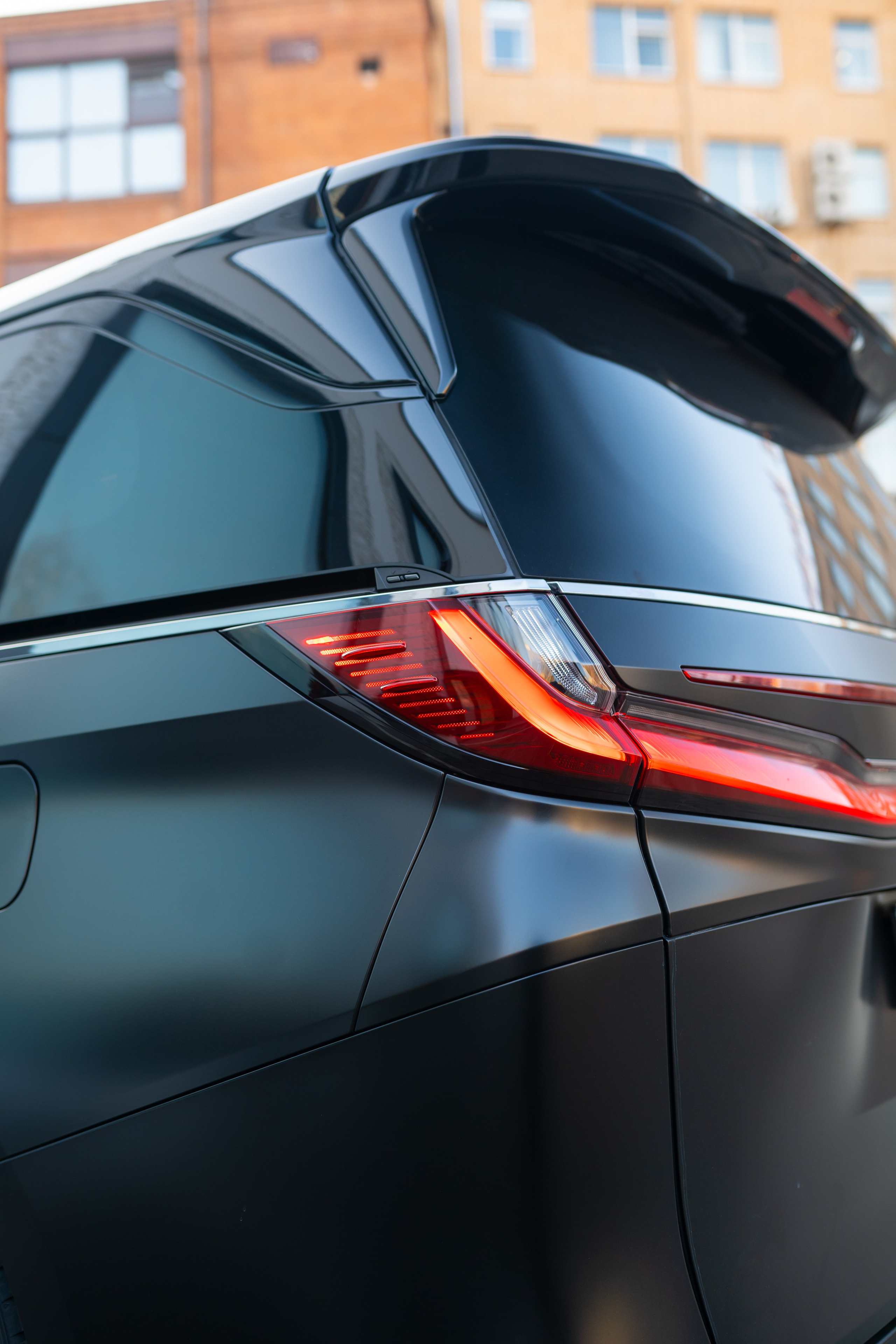 Lexus LM350h. Mirllaev