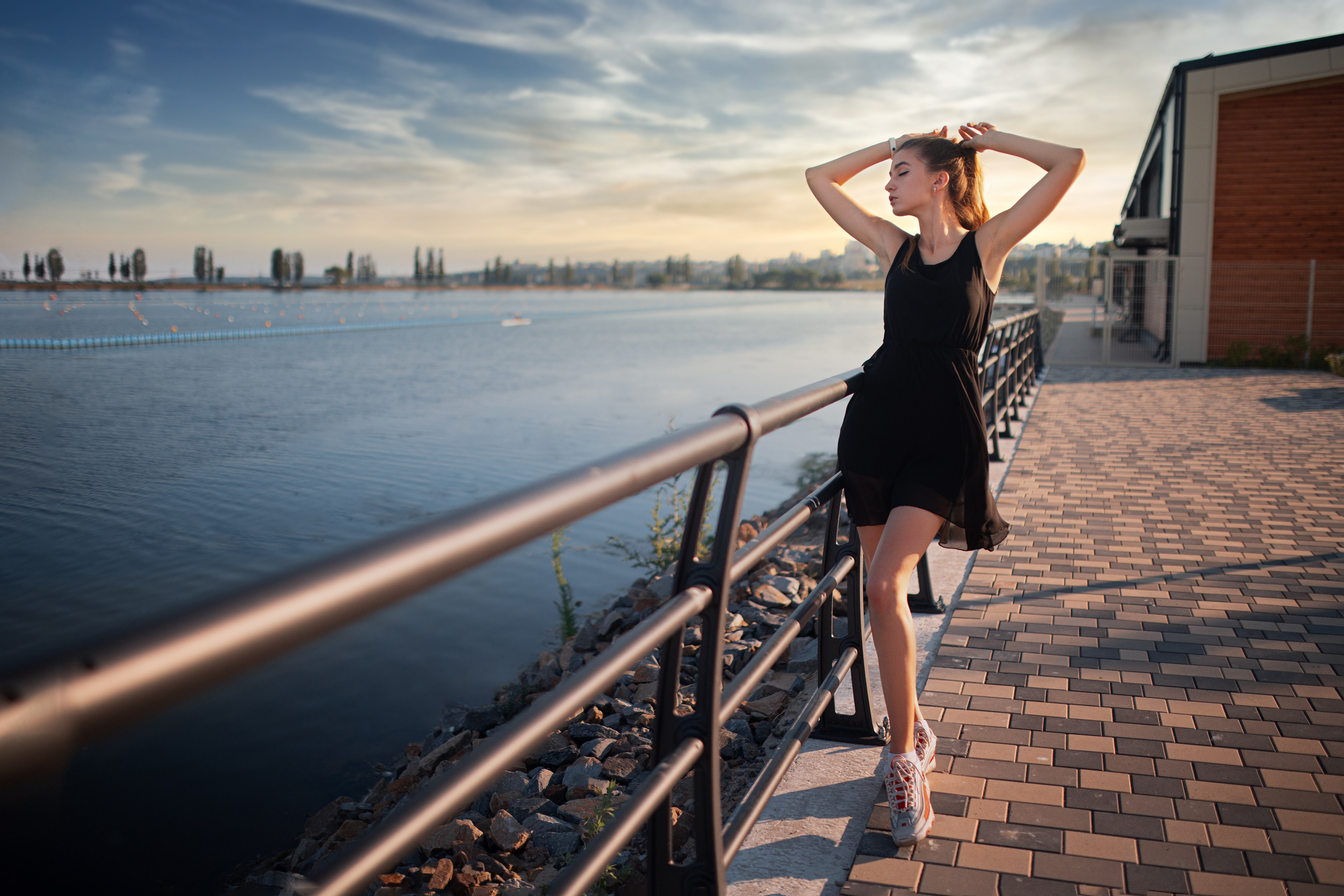 Летняя съемка с Дианой на берегу реки