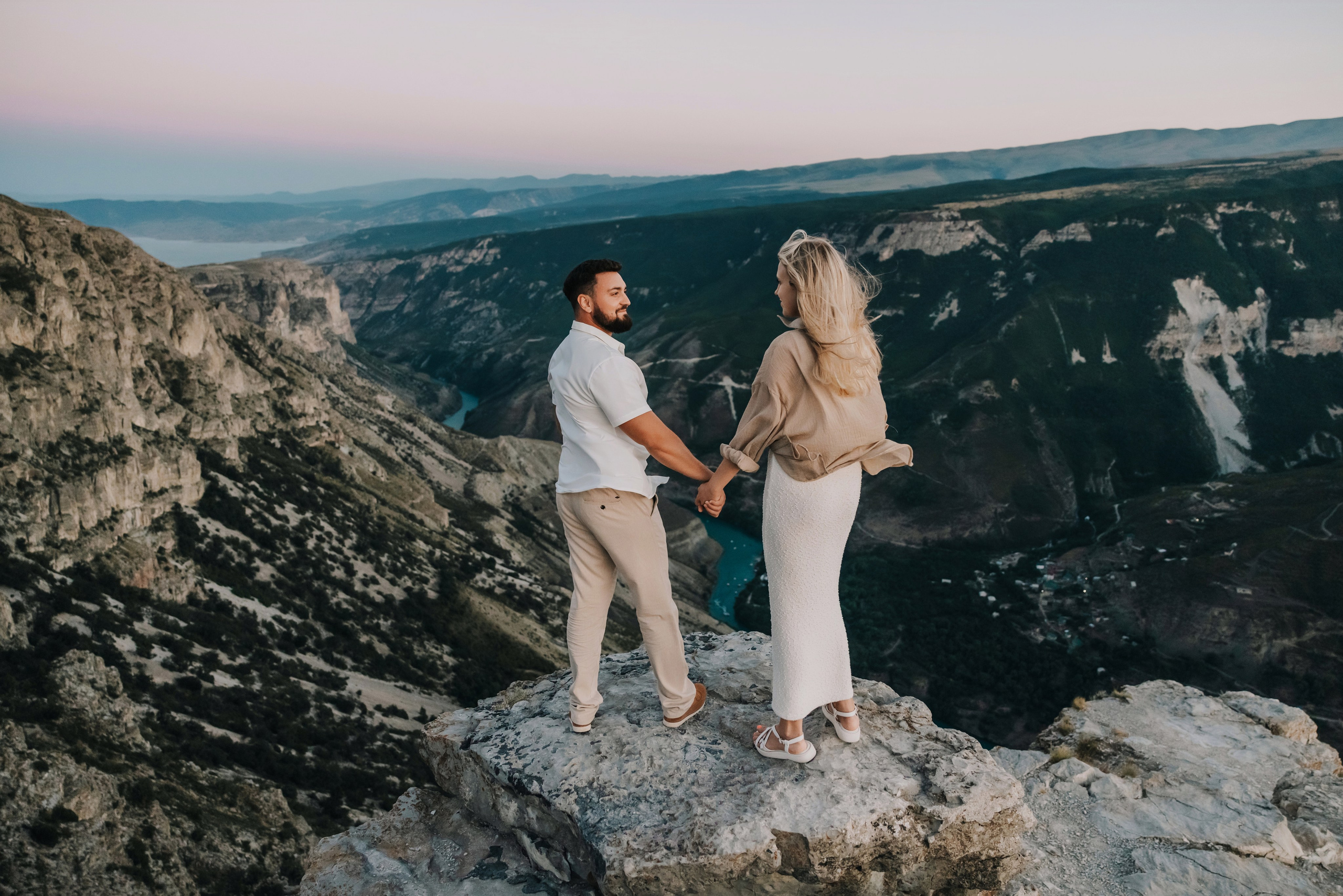 Фотосессия в горах прекрасной пары АРТЕМ & АЛЕСЯ. Свадебный фотограф в Махачкале Иван Айвазян