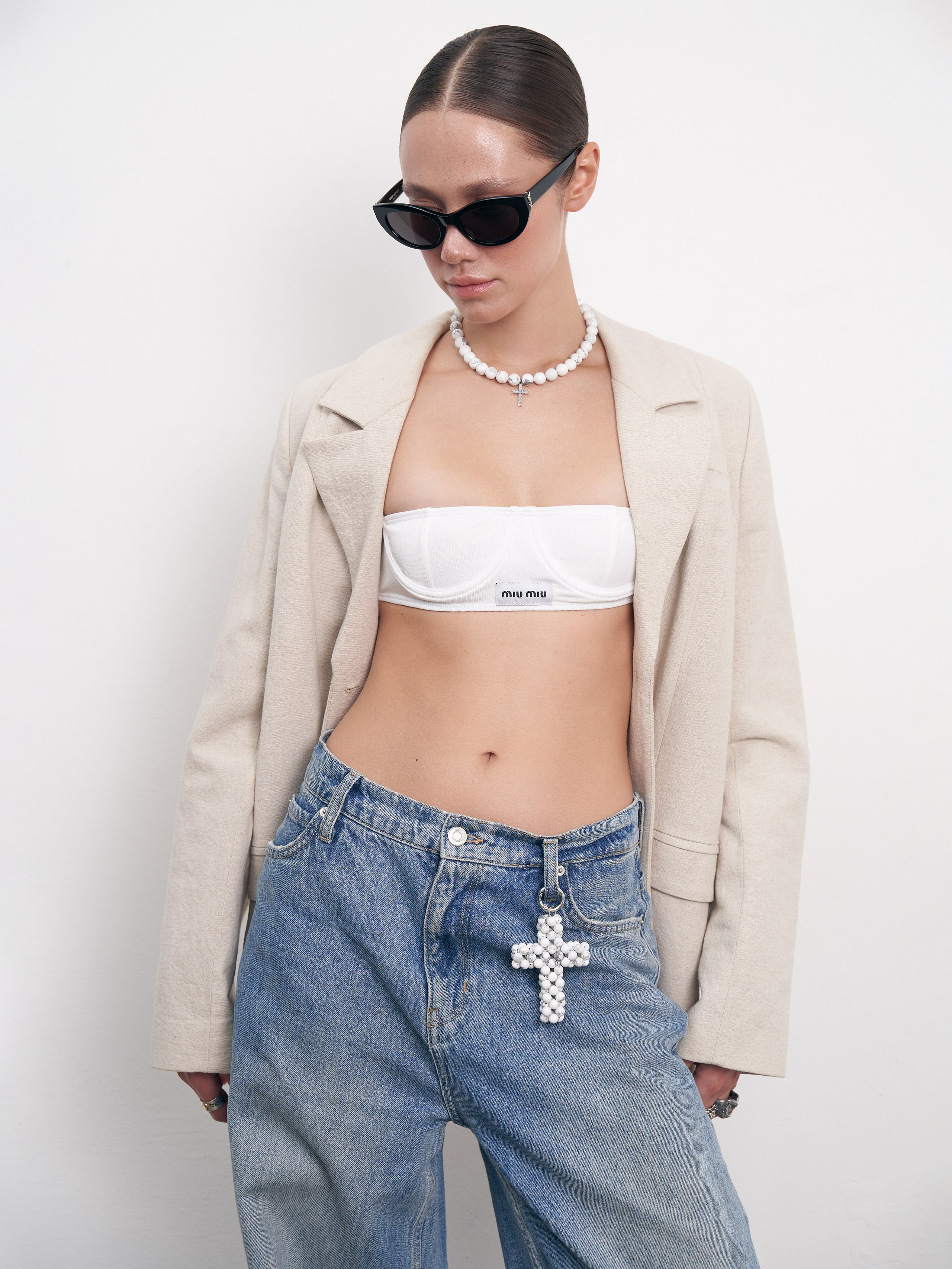 Стильная фотосъемка украшений на модели