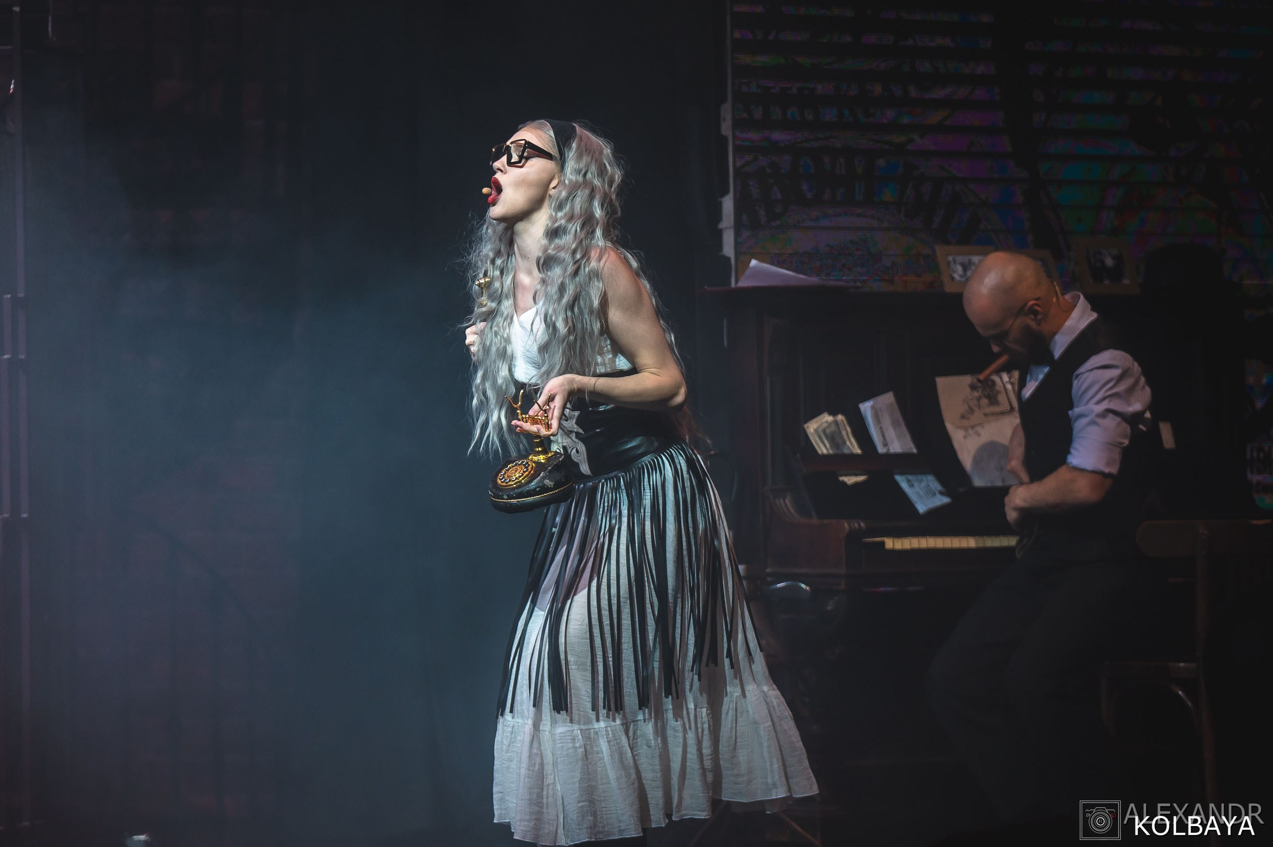 Фотографии со спектакля «Привет, я тетя Чарли». Концертный и театральный репортажный фотограф в Москве Александр Колбая