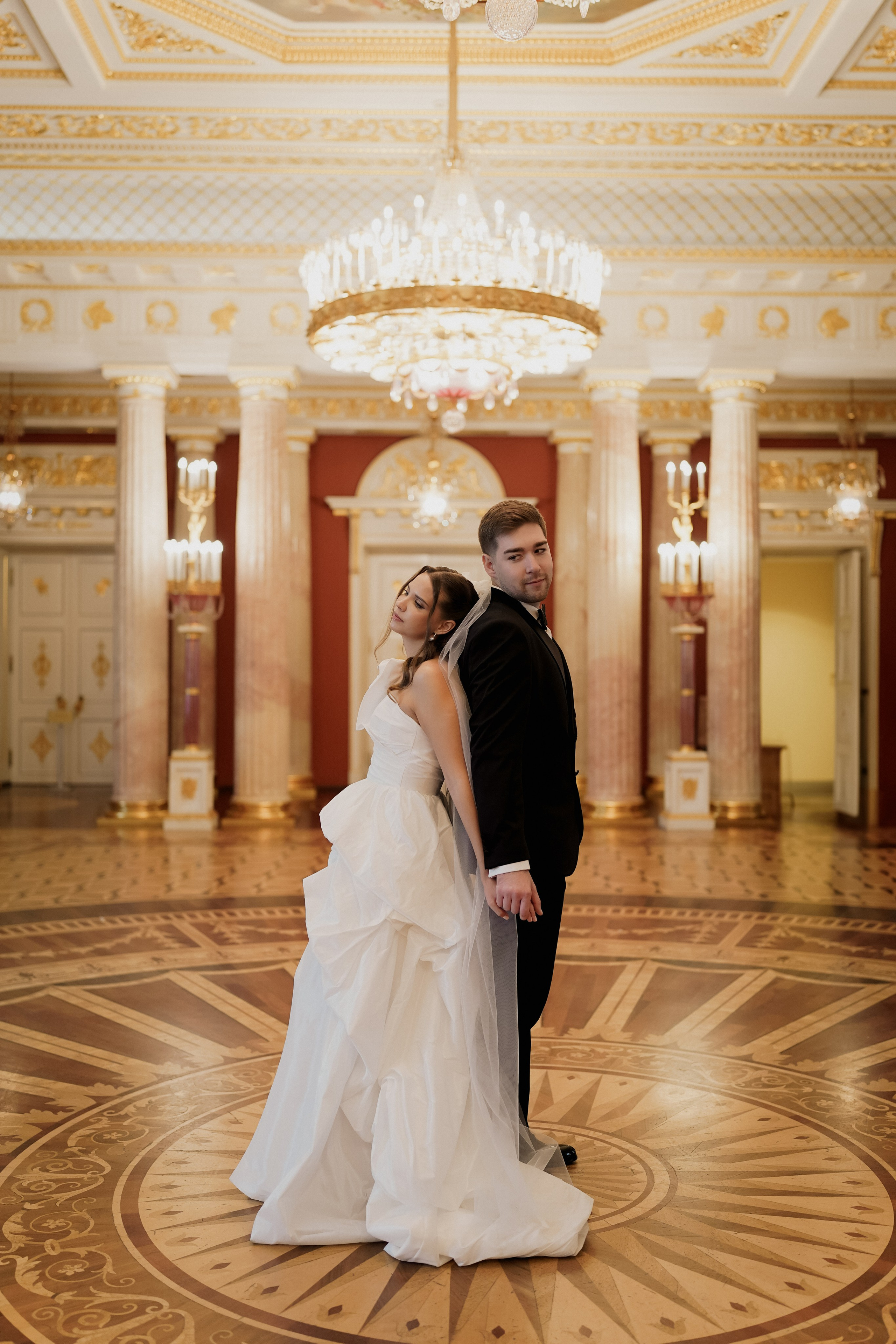 Совместные сборы жениха и невесты в отеле «Marriot Imperial Plaza» и свадебная Фотосессия на территории «Царицыно»