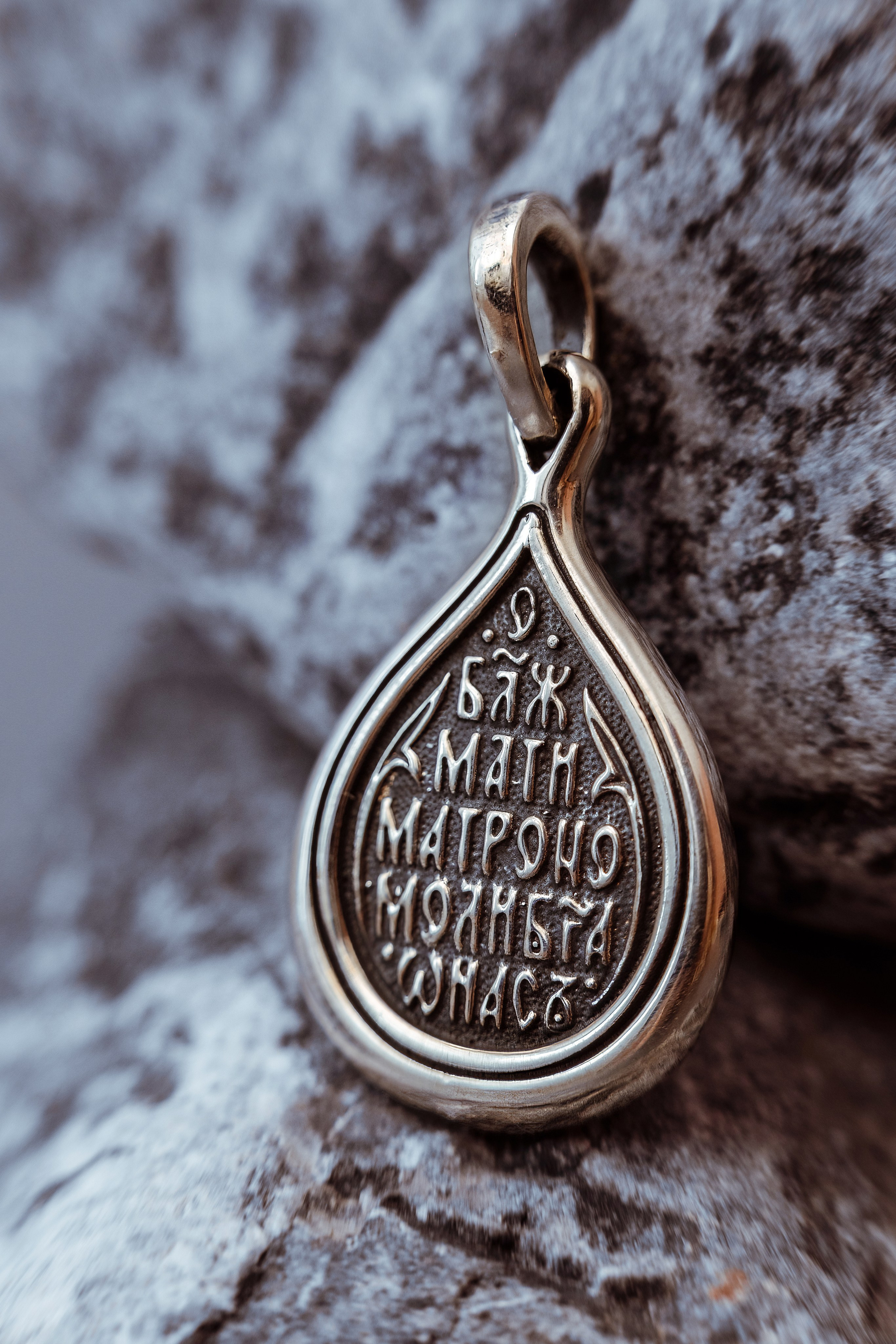 Съемка серебряных украшений в Санкт-Петербурге. Фотосессия для маркетплейсов