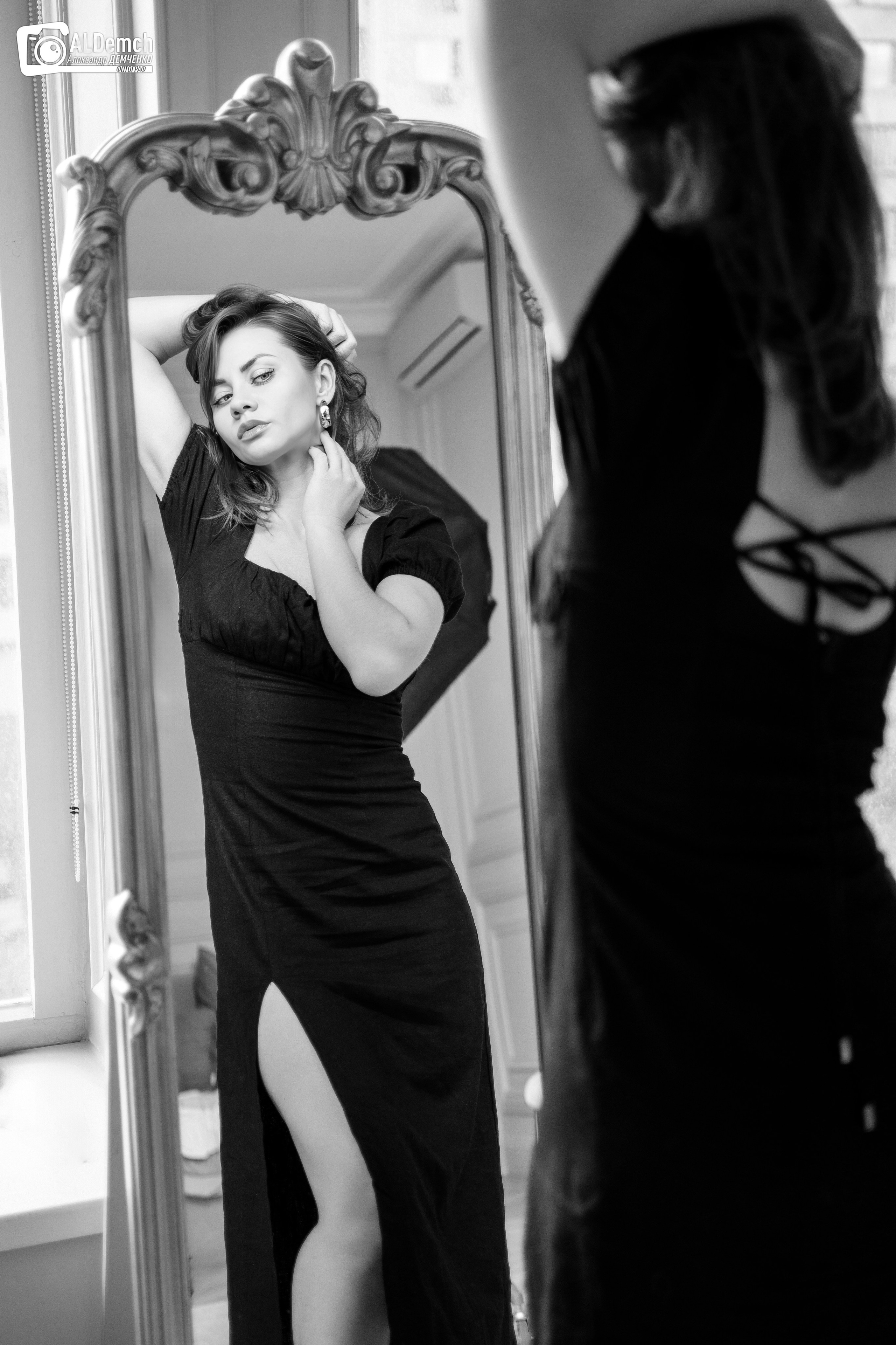 Фотосессия девушки в чёрном платье в фотостудии в Москве