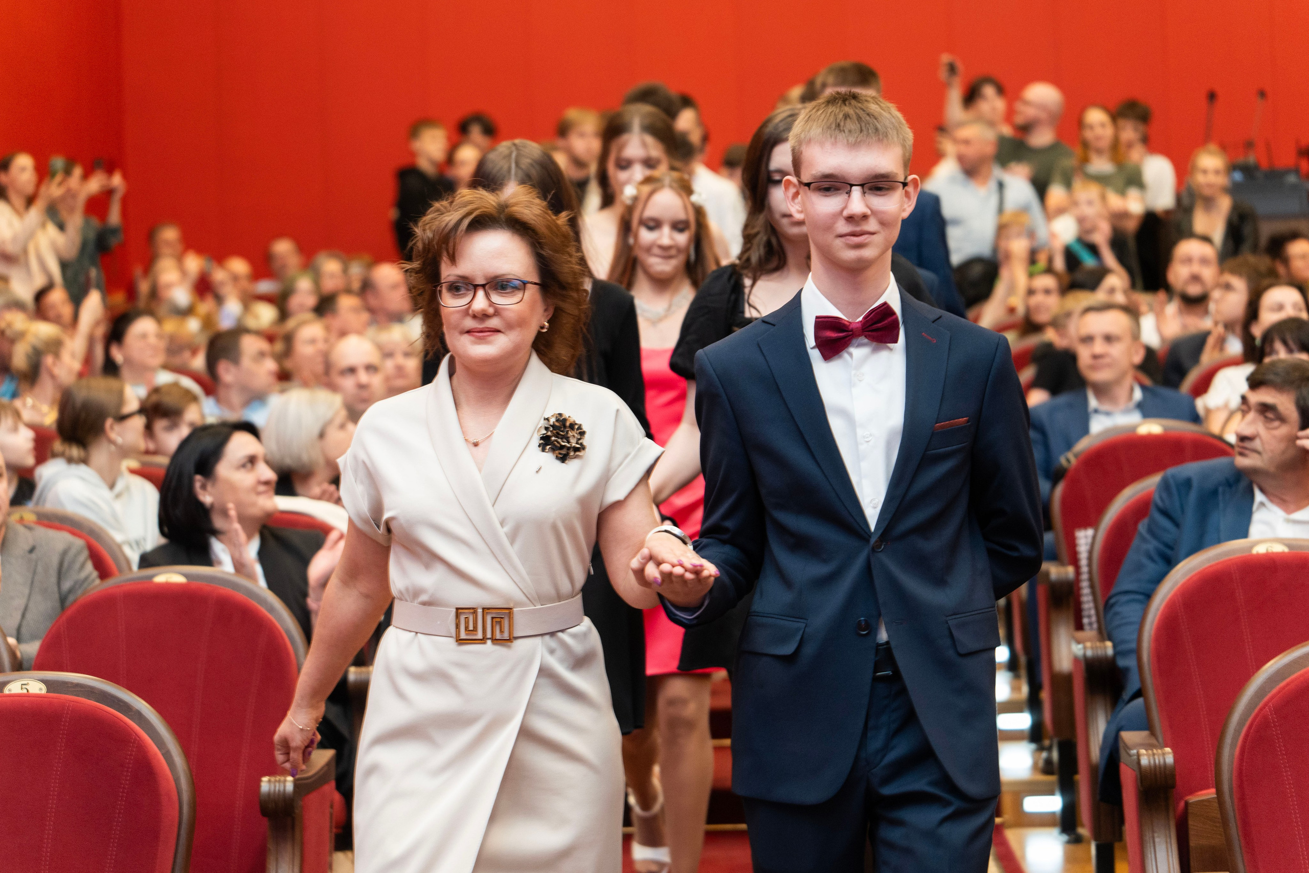 Выдача аттестатов 9 классы. Фотограф Юлия Попова