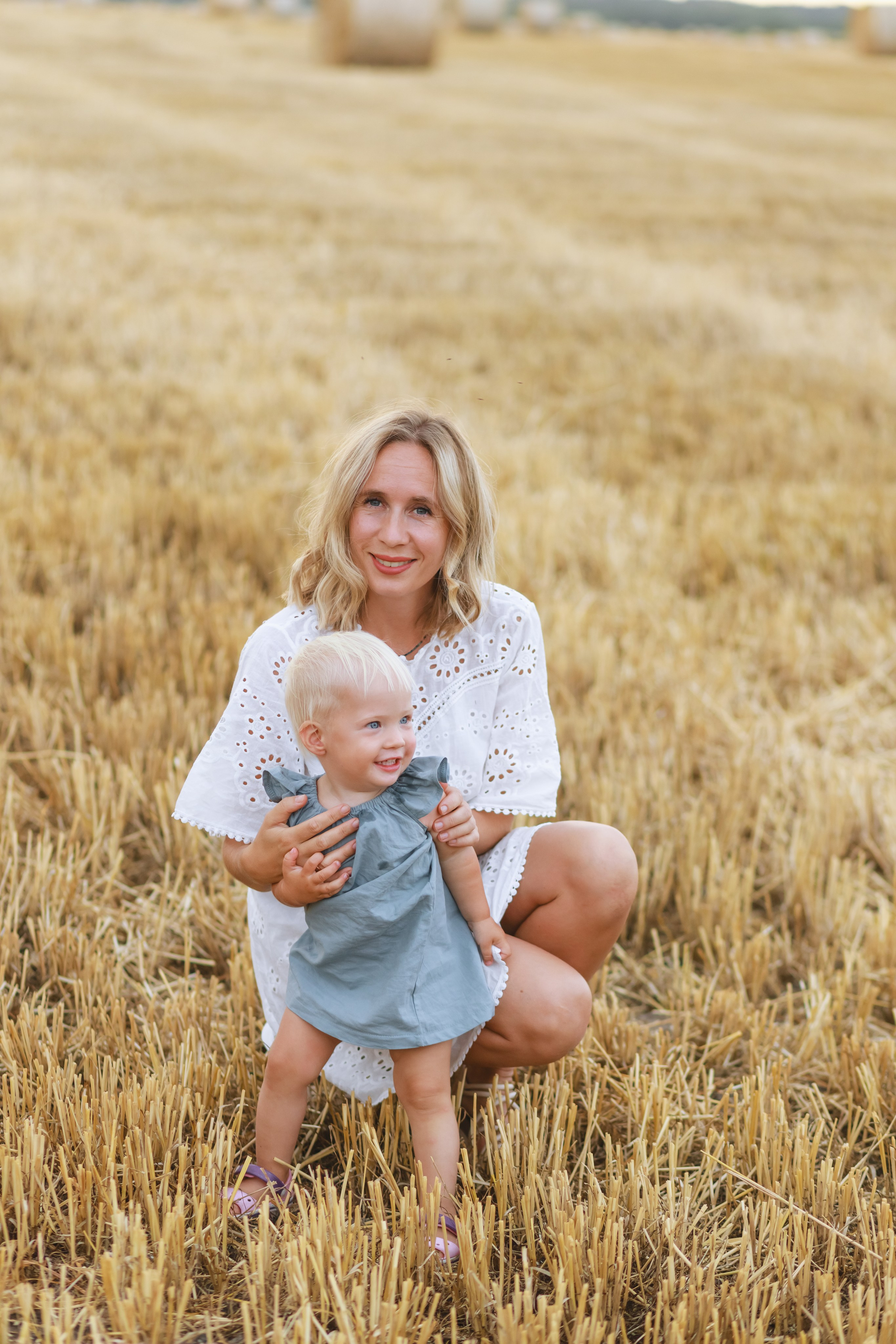 В стогах. Детский и семейный фотограф в Краснодаре Альбина Морозова