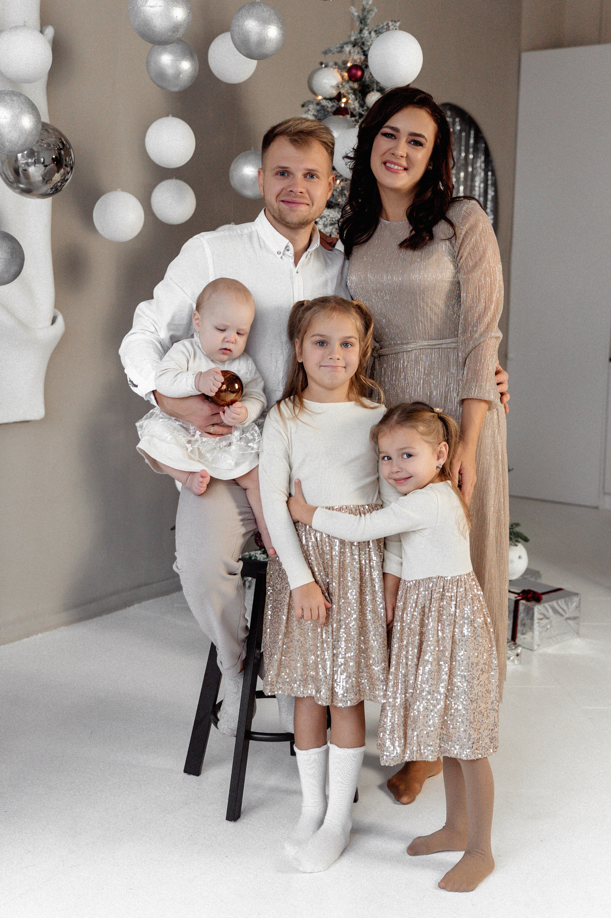 Новогоднее волшебство большой дружной семьи. Ваш семейный фотограф в Минске — Вика Трегубова