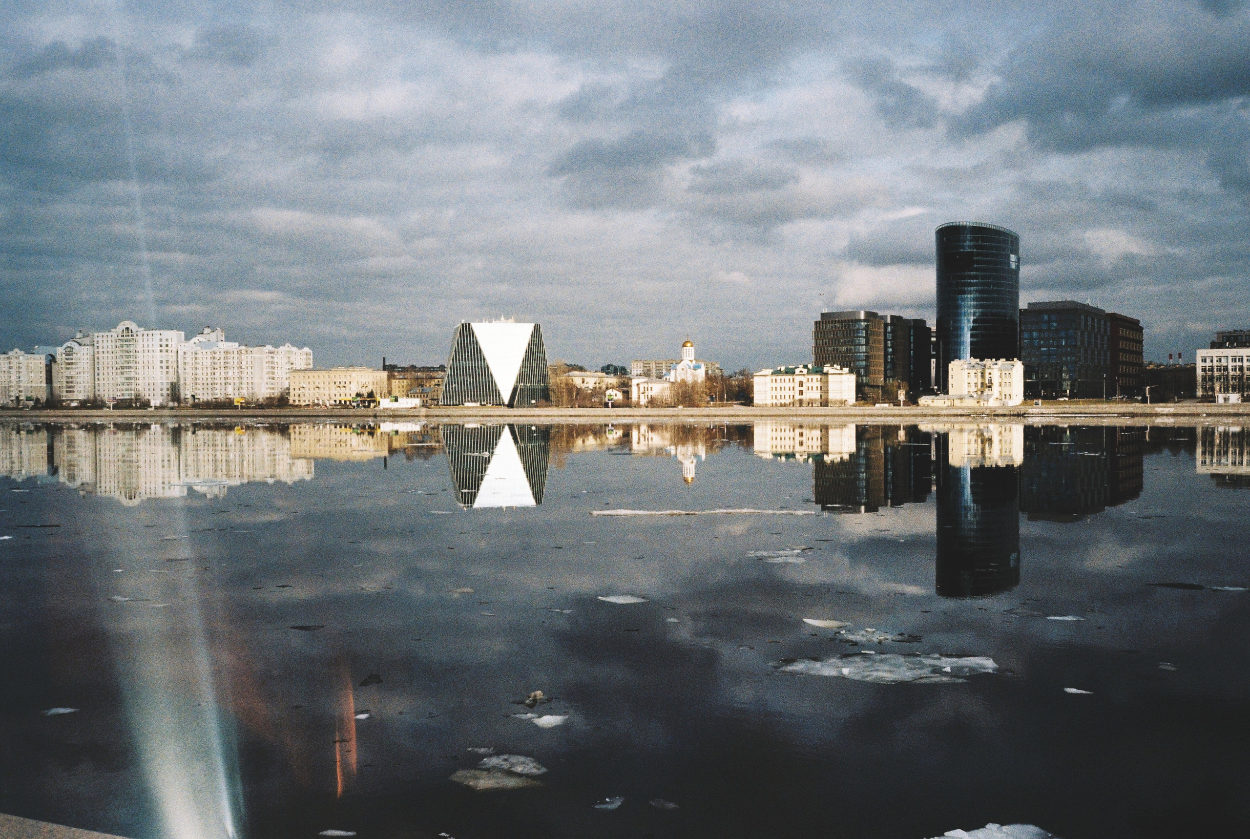 Фотографии цветные. Свадебный и семейный пленочный фотограф в Петербурге Истомина Ирина