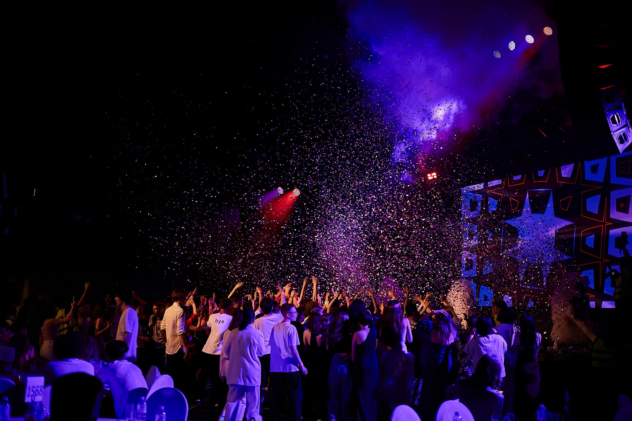 Выпускной 2024 концертный зал Академия ВТБ. Фотограф и Видеограф в Москве. Олег Корушев