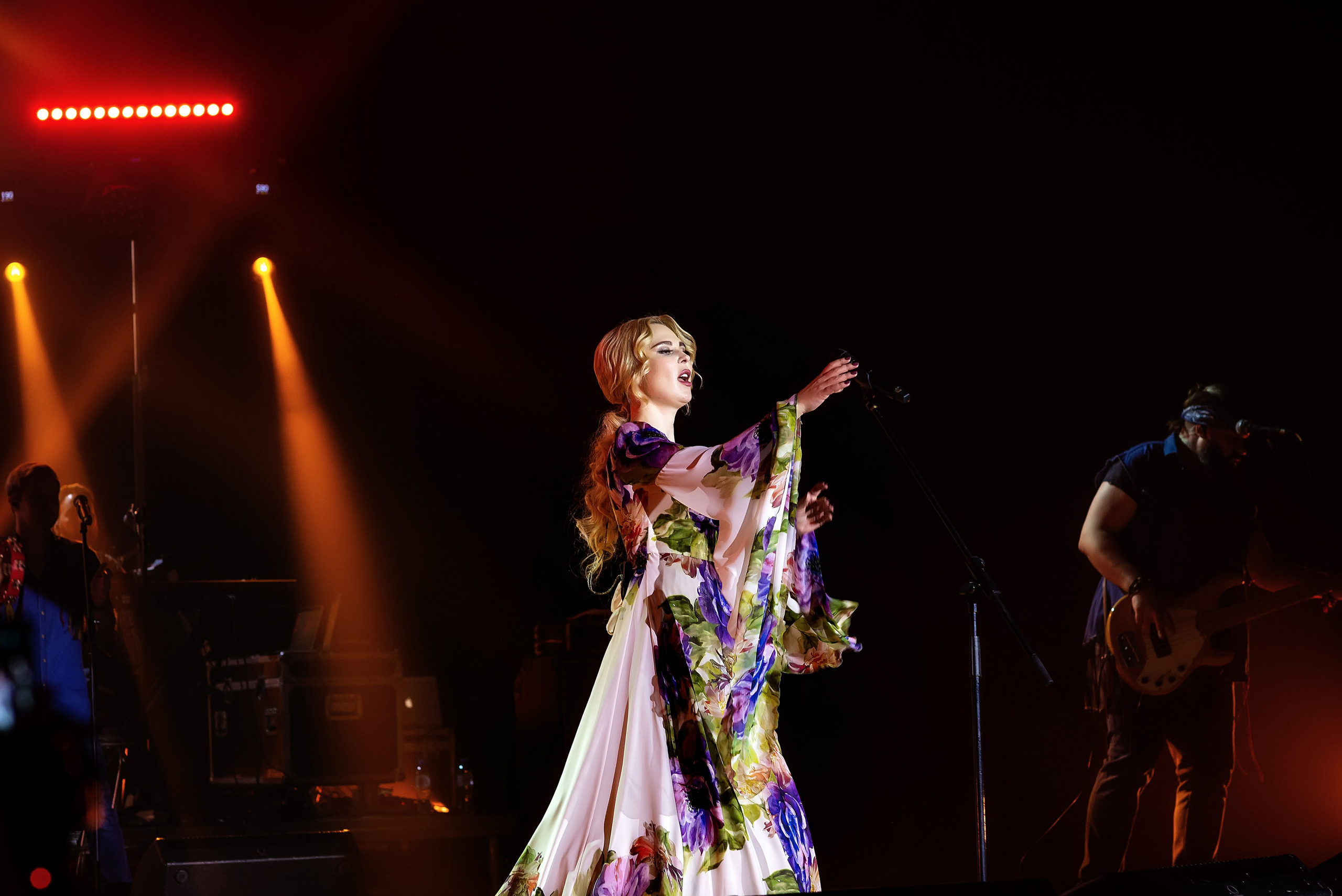 Концерт Пелагеи. Школьный, фэшн фотограф в Тюмени и в России Ирина Королева