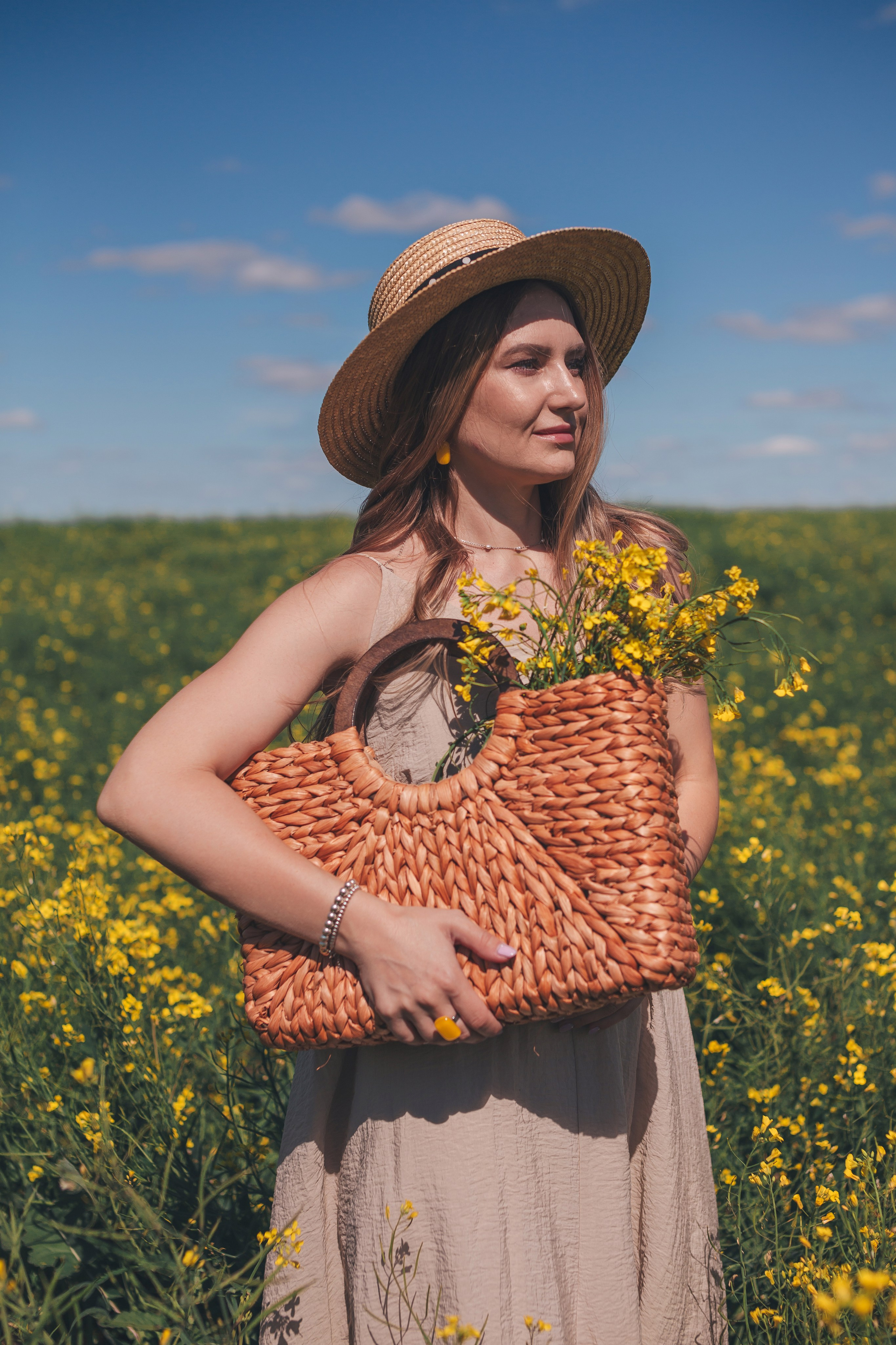 Рапсовое поле. Семейный и художественный фотограф в Тюмени Юлия Логинова