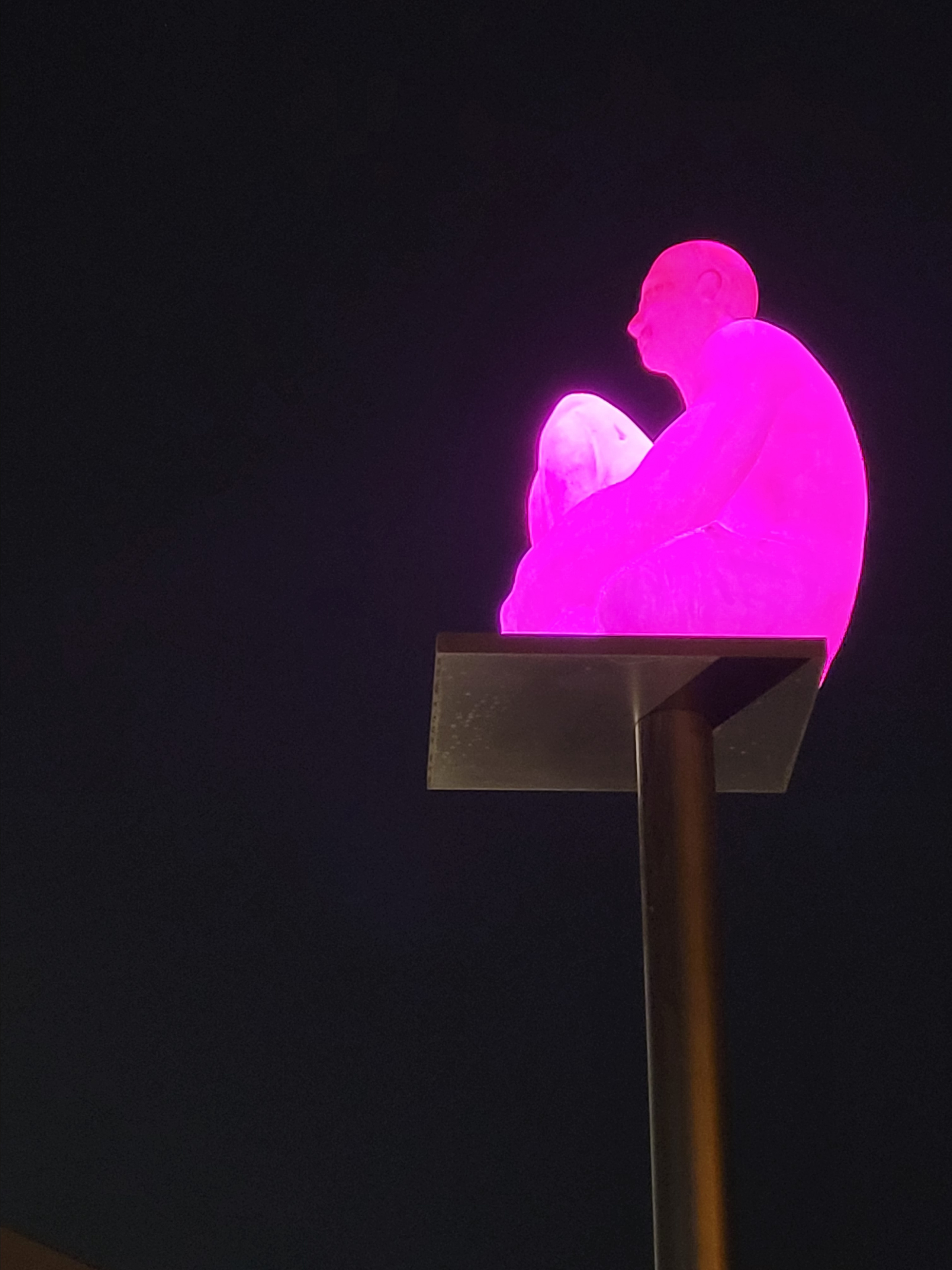 Таких светящихся человечков встречали в Андорре